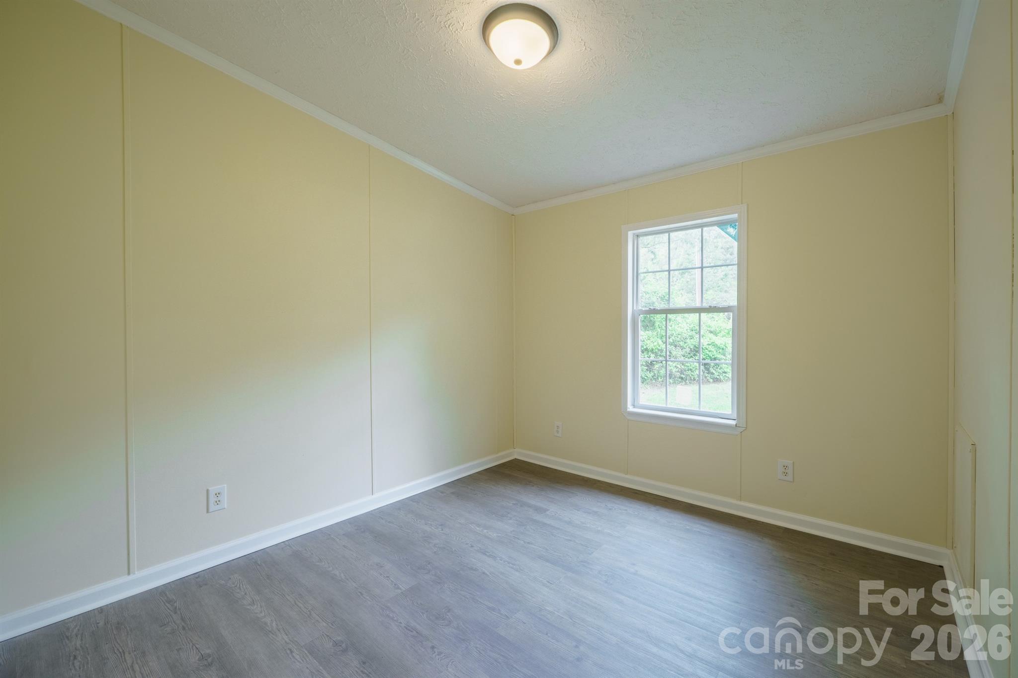 2780 Orangewood Lane — Newton