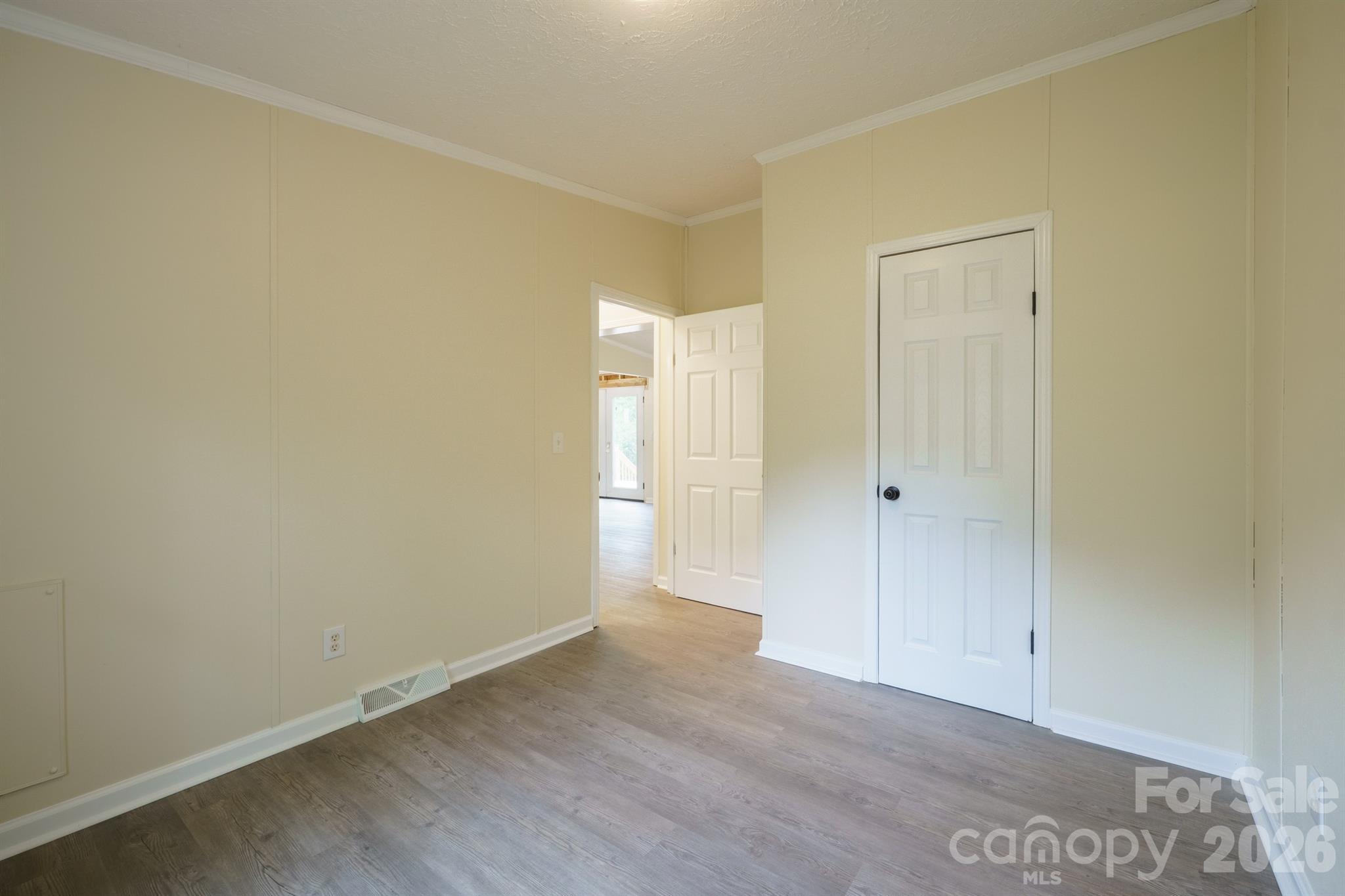 2780 Orangewood Lane — Newton