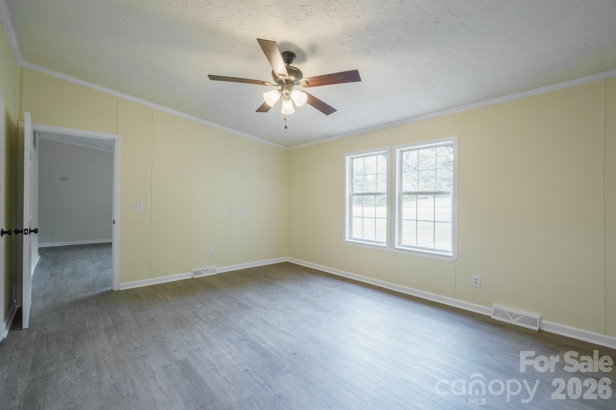 2780 Orangewood Lane — Newton