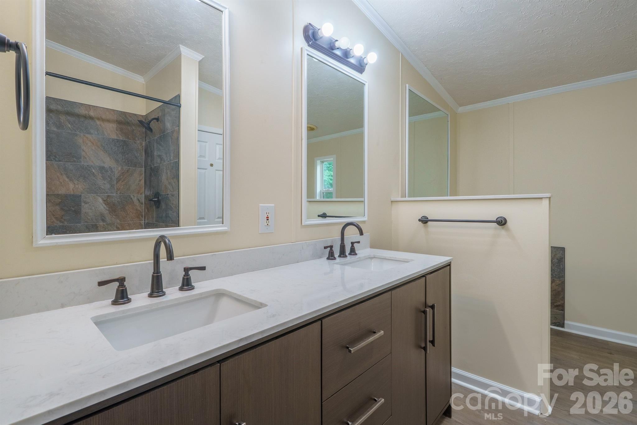 2780 Orangewood Lane — Newton