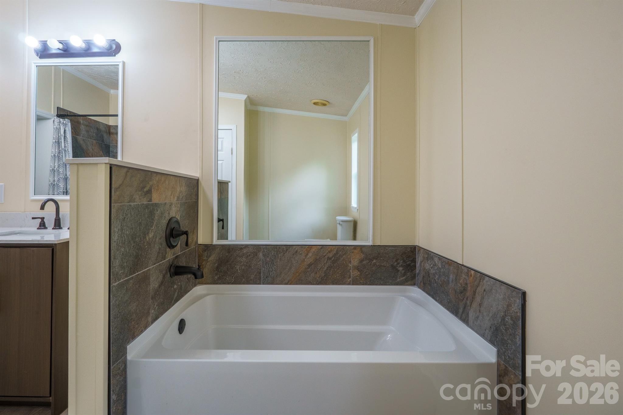 2780 Orangewood Lane — Newton