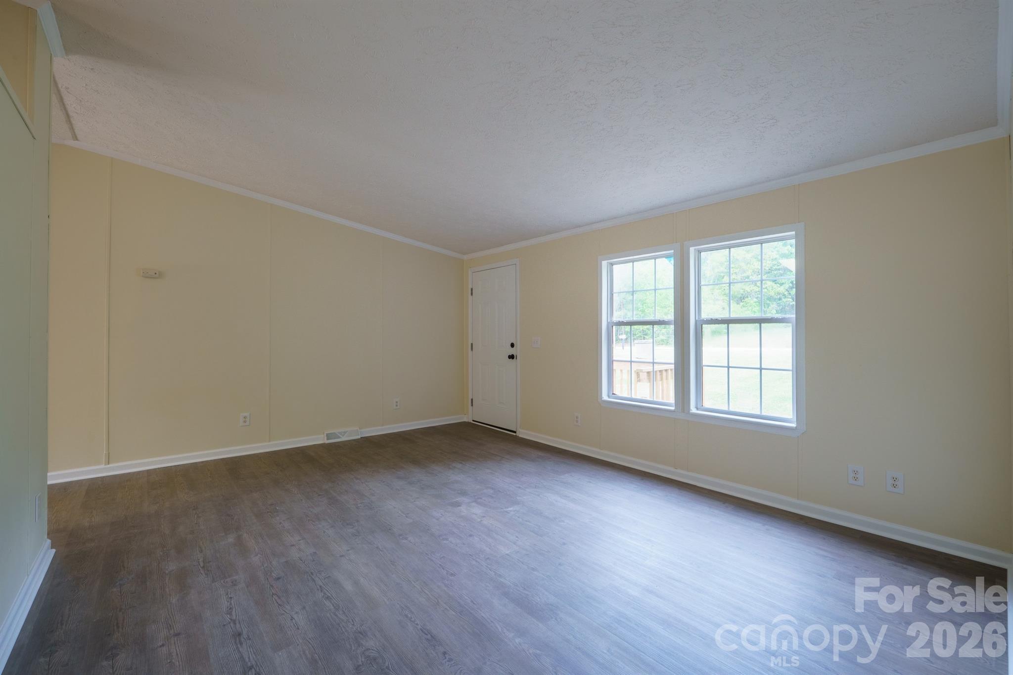2780 Orangewood Lane — Newton