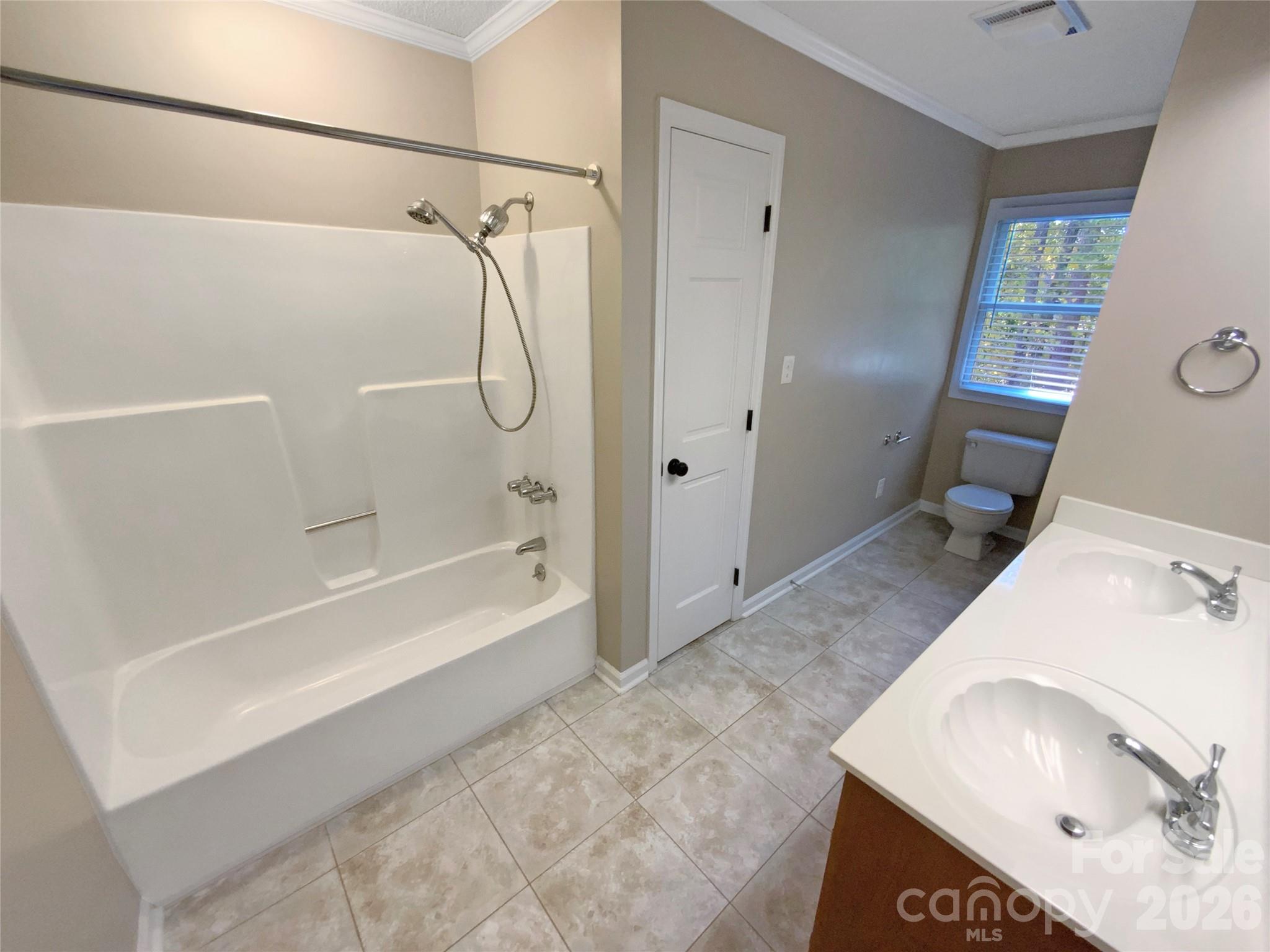 561 Briarwood Lane — Lancaster