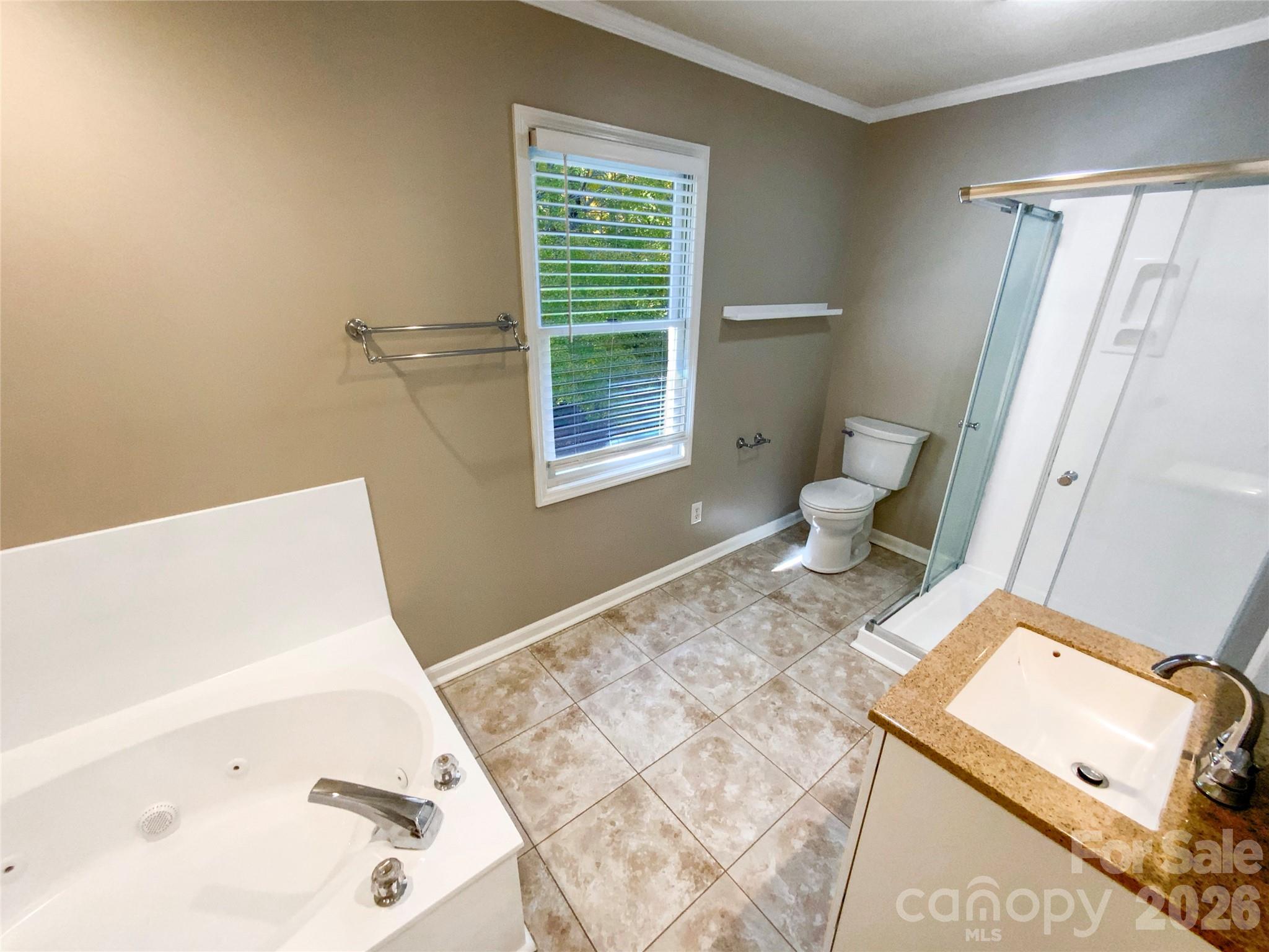 561 Briarwood Lane — Lancaster