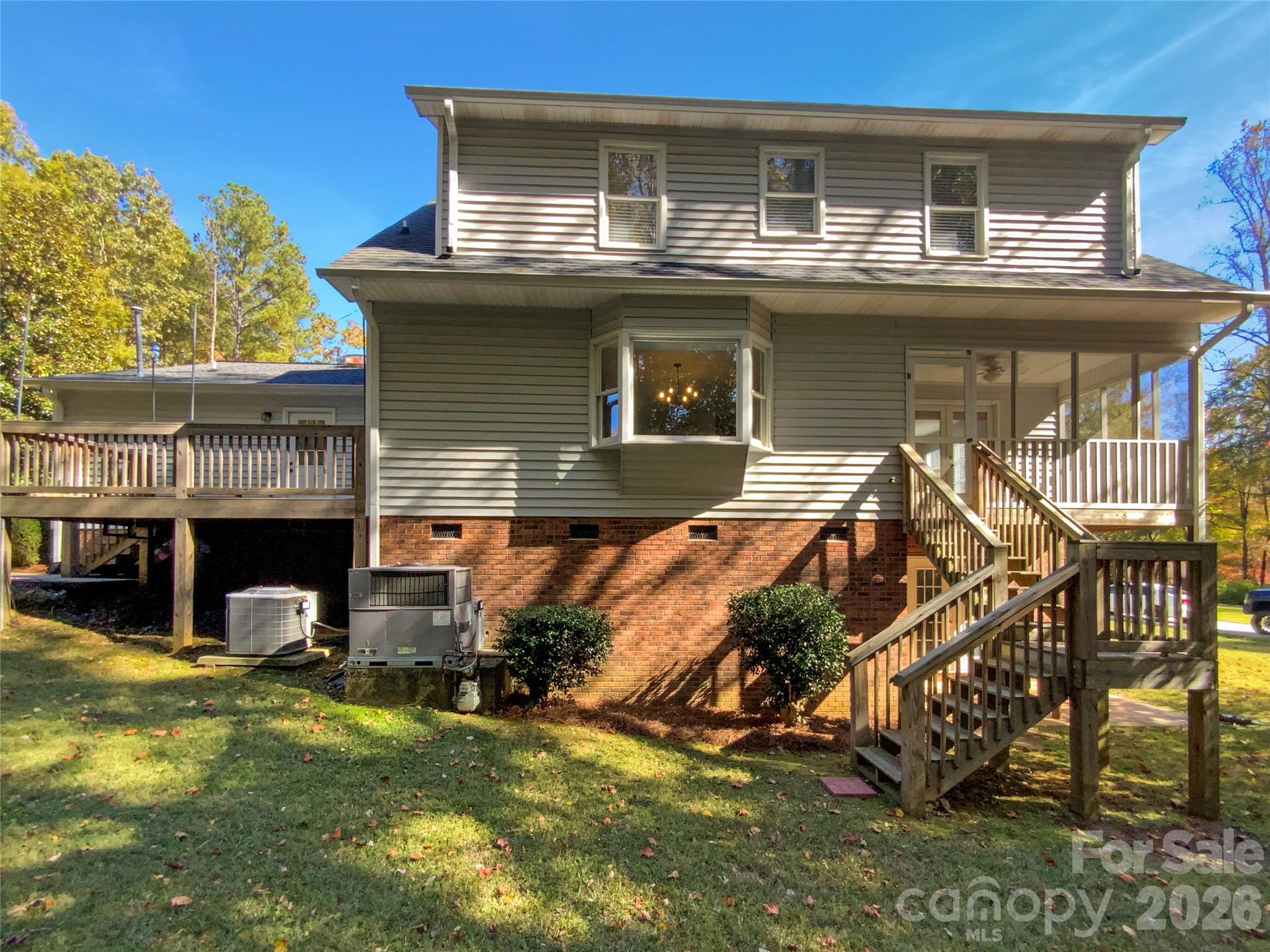 561 Briarwood Lane — Lancaster