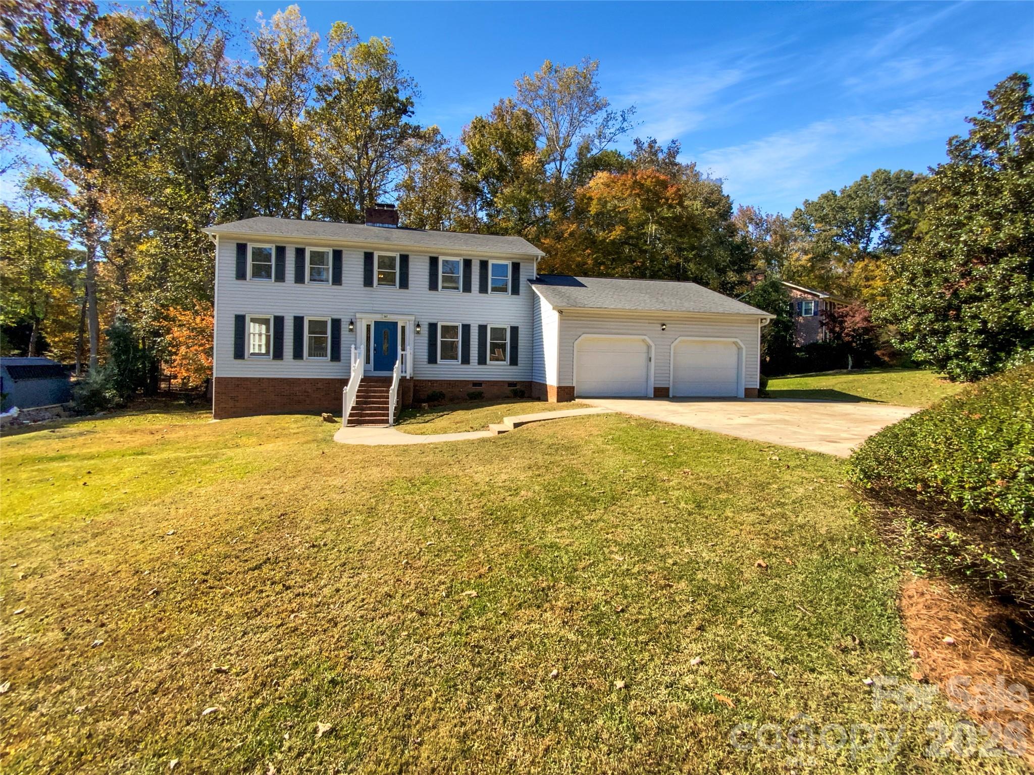 561 Briarwood Lane — Lancaster