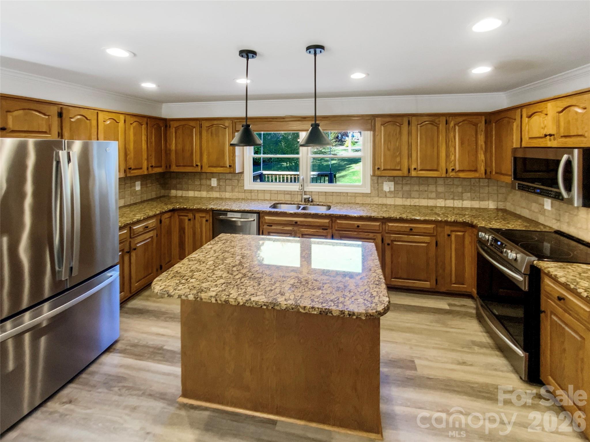 561 Briarwood Lane — Lancaster