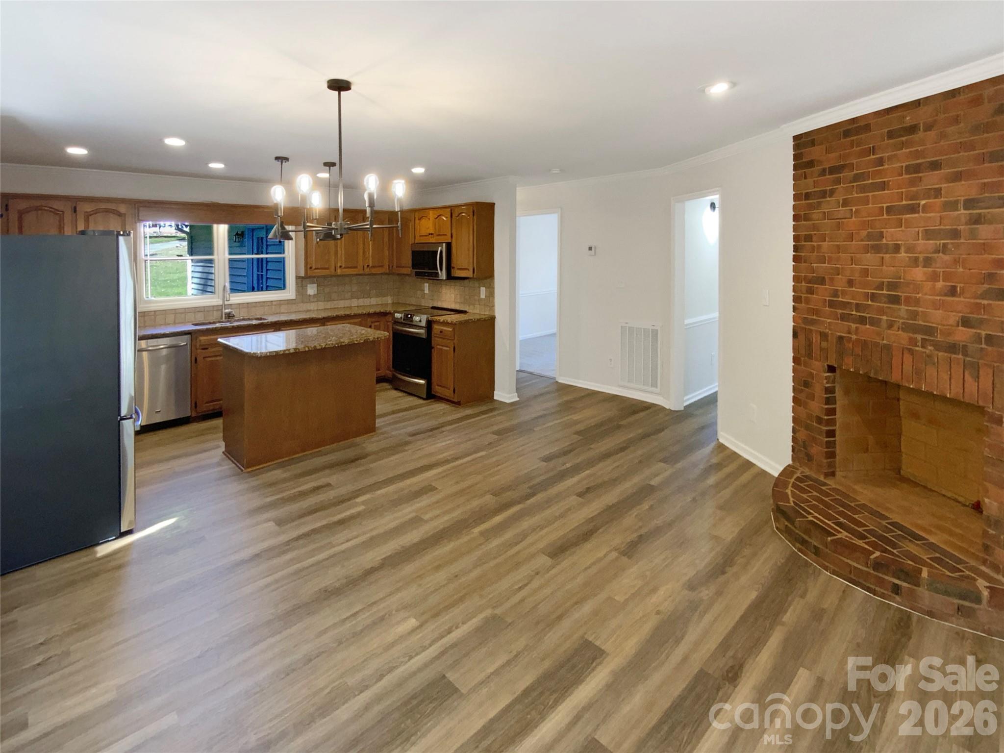 561 Briarwood Lane — Lancaster