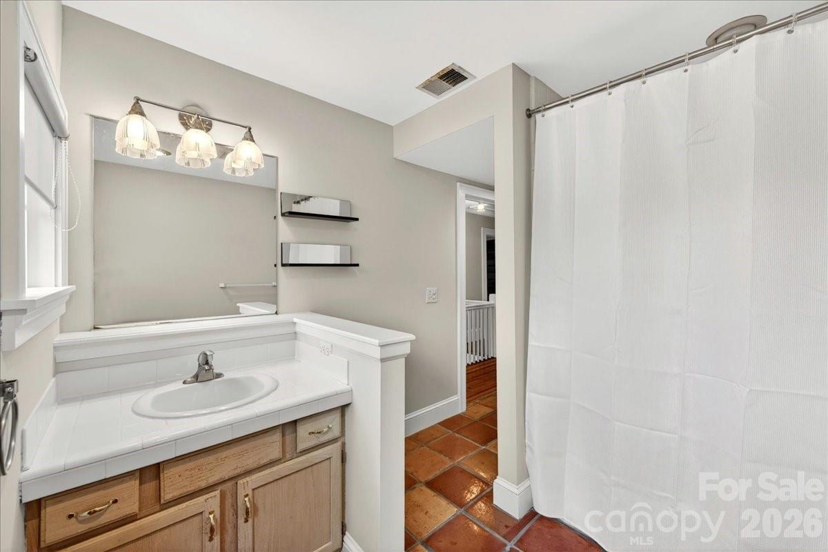 2208 E Fifth Street — Charlotte