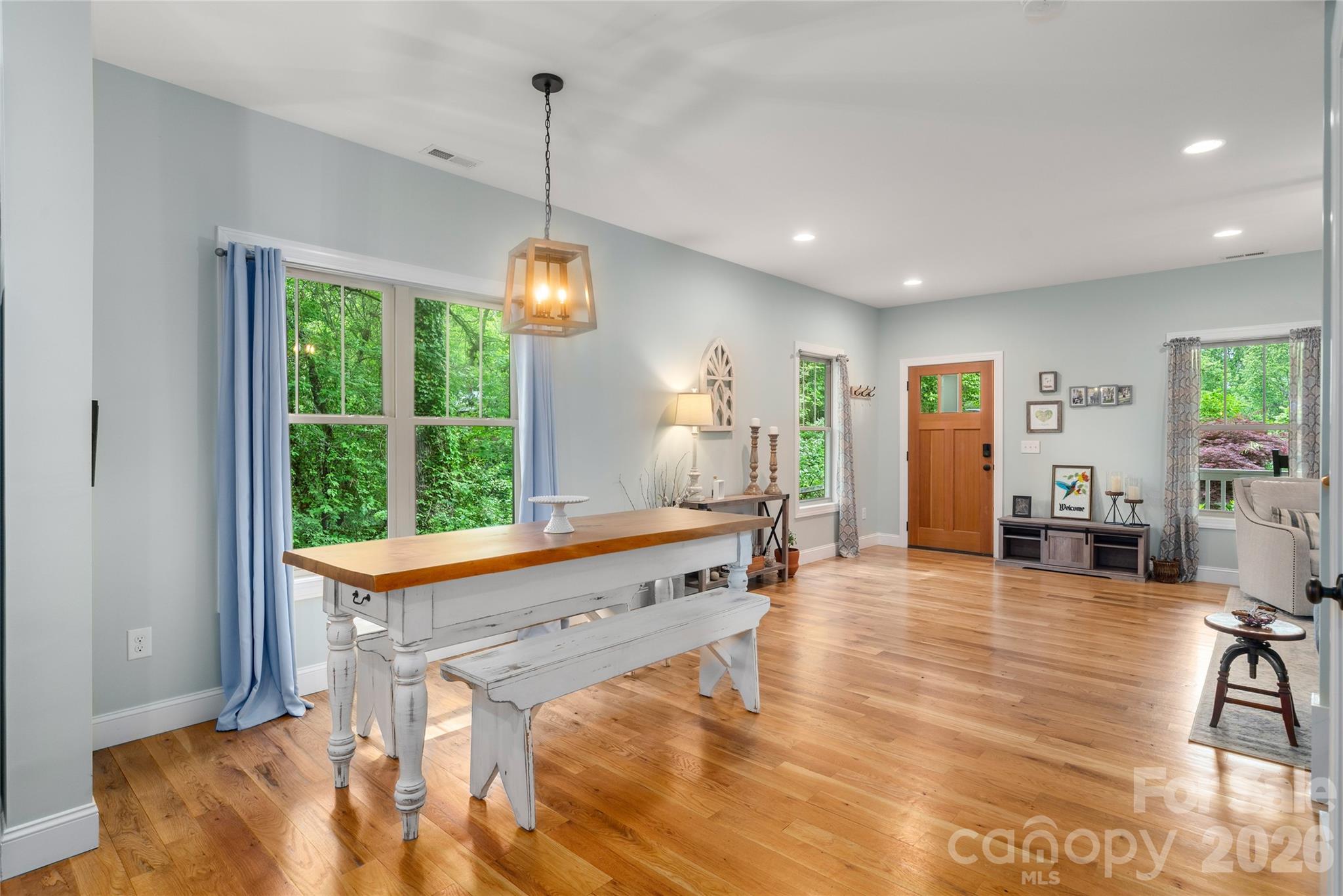 221 Courtland Place — Asheville