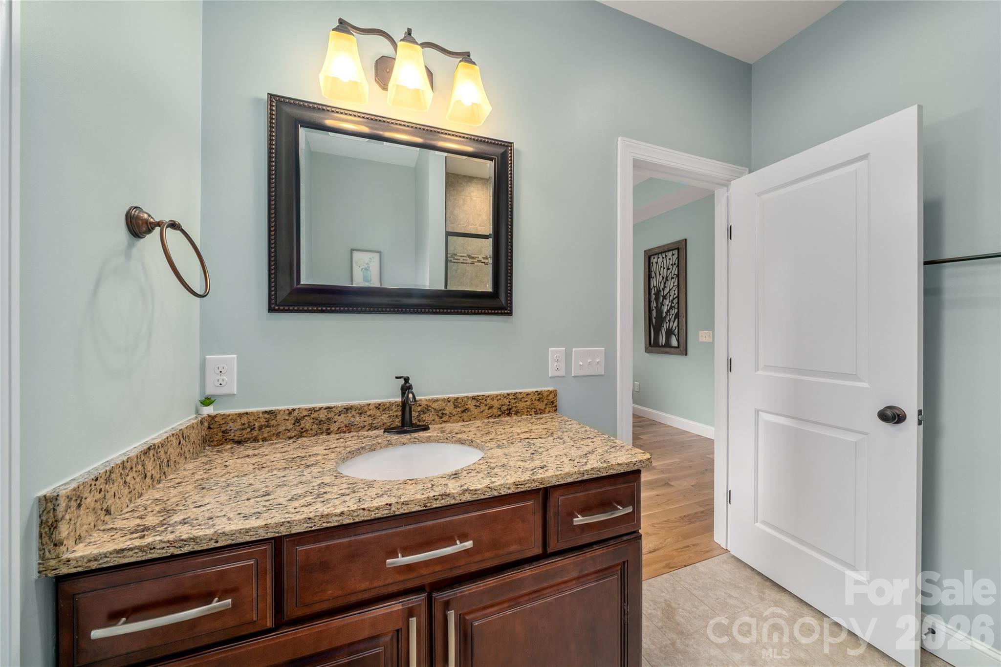 221 Courtland Place — Asheville