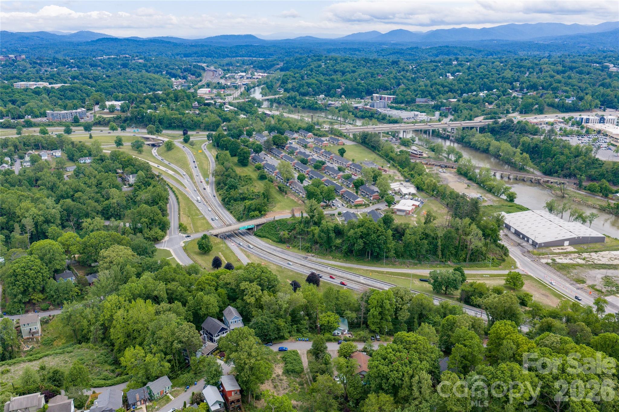 221 Courtland Place — Asheville