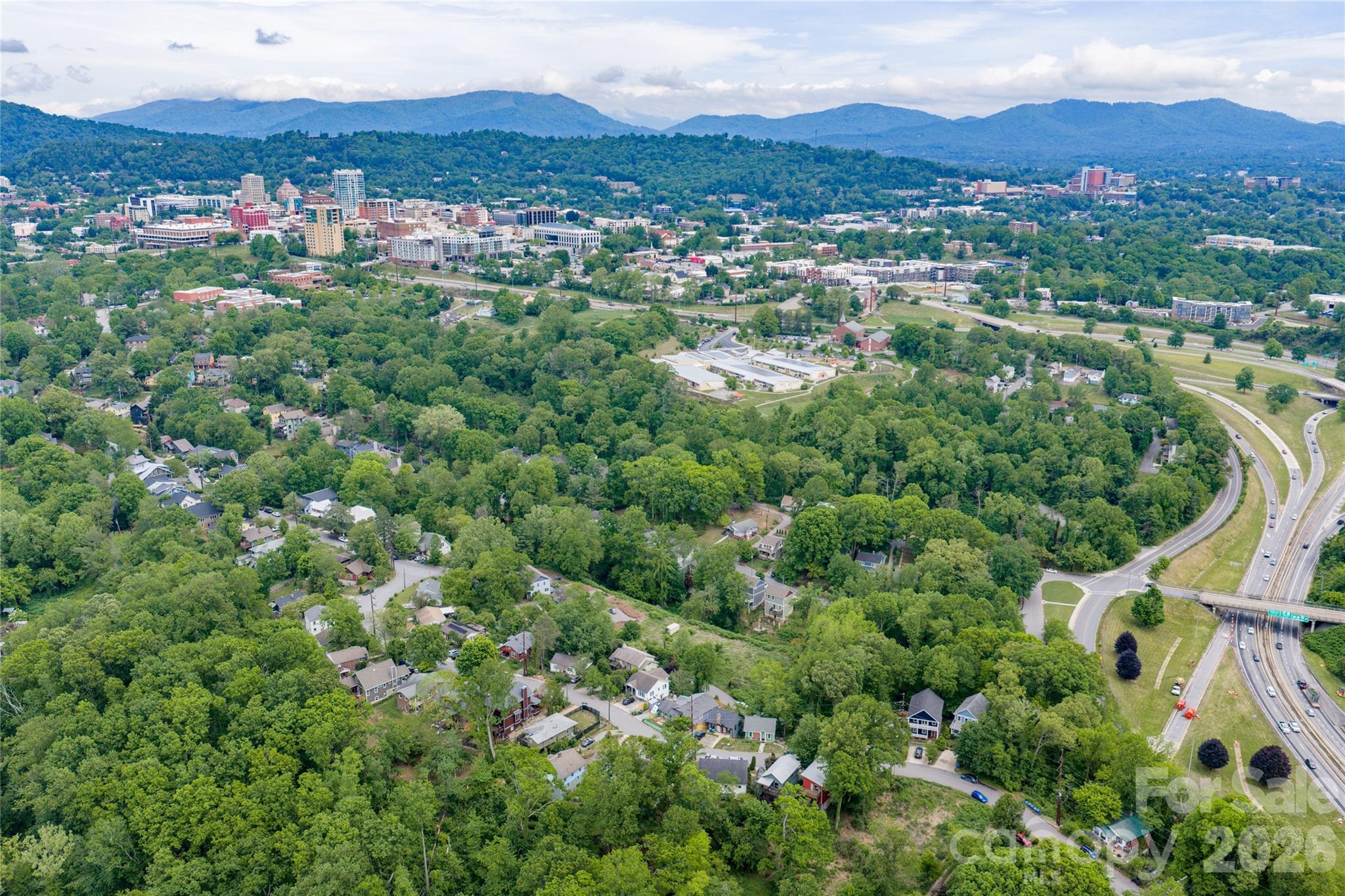 221 Courtland Place — Asheville