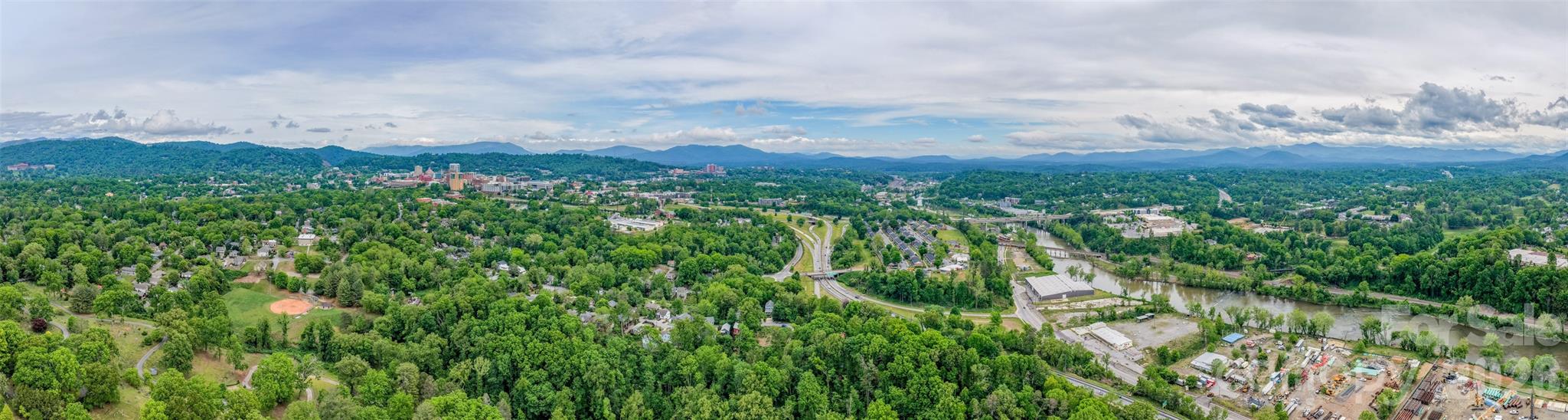 221 Courtland Place — Asheville