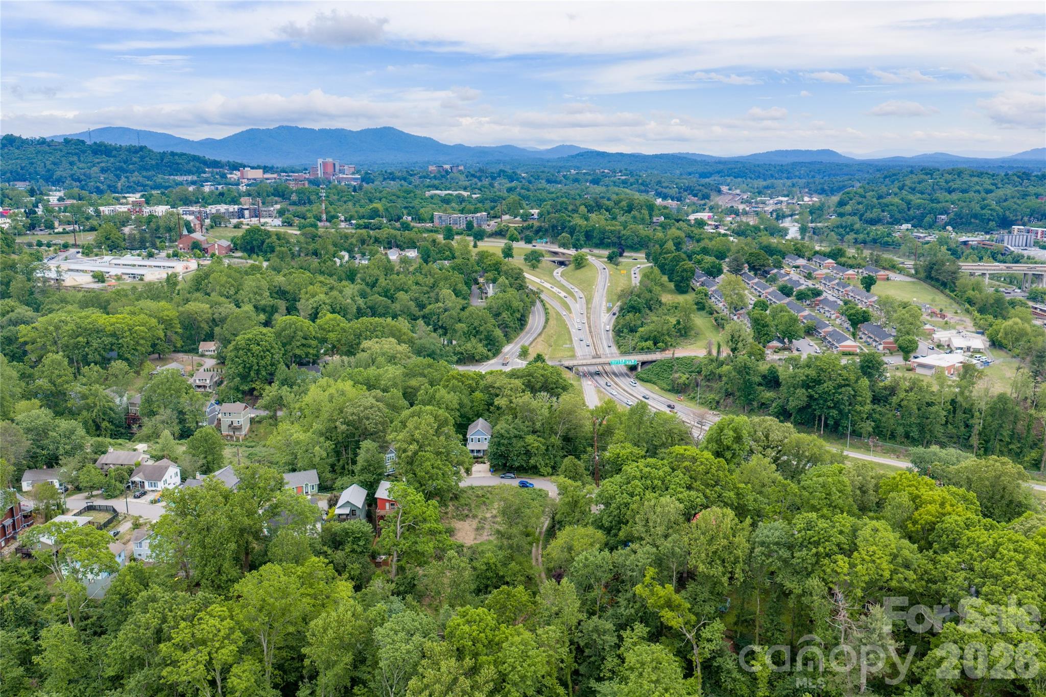 221 Courtland Place — Asheville