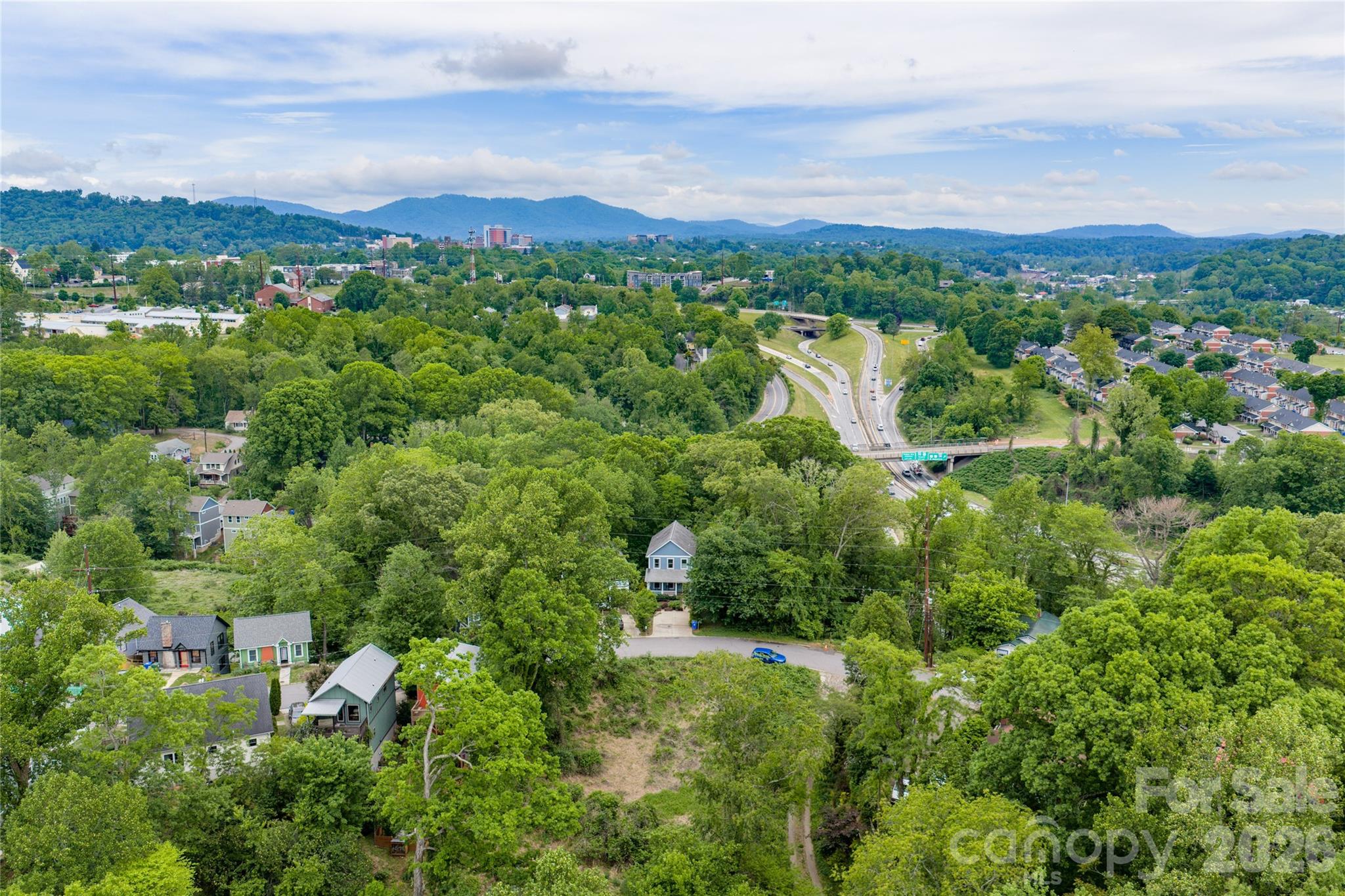 221 Courtland Place — Asheville