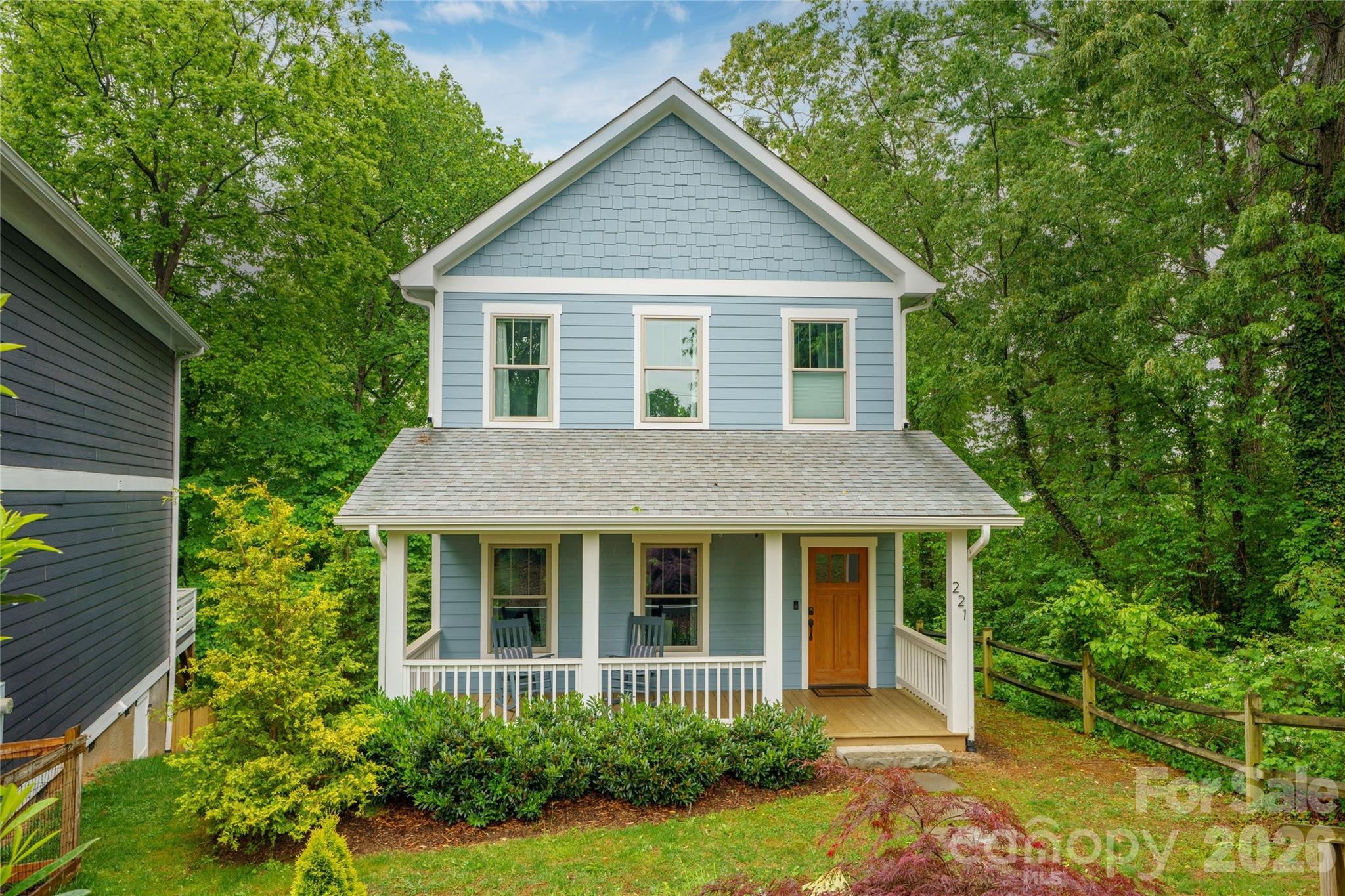 221 Courtland Place — Asheville