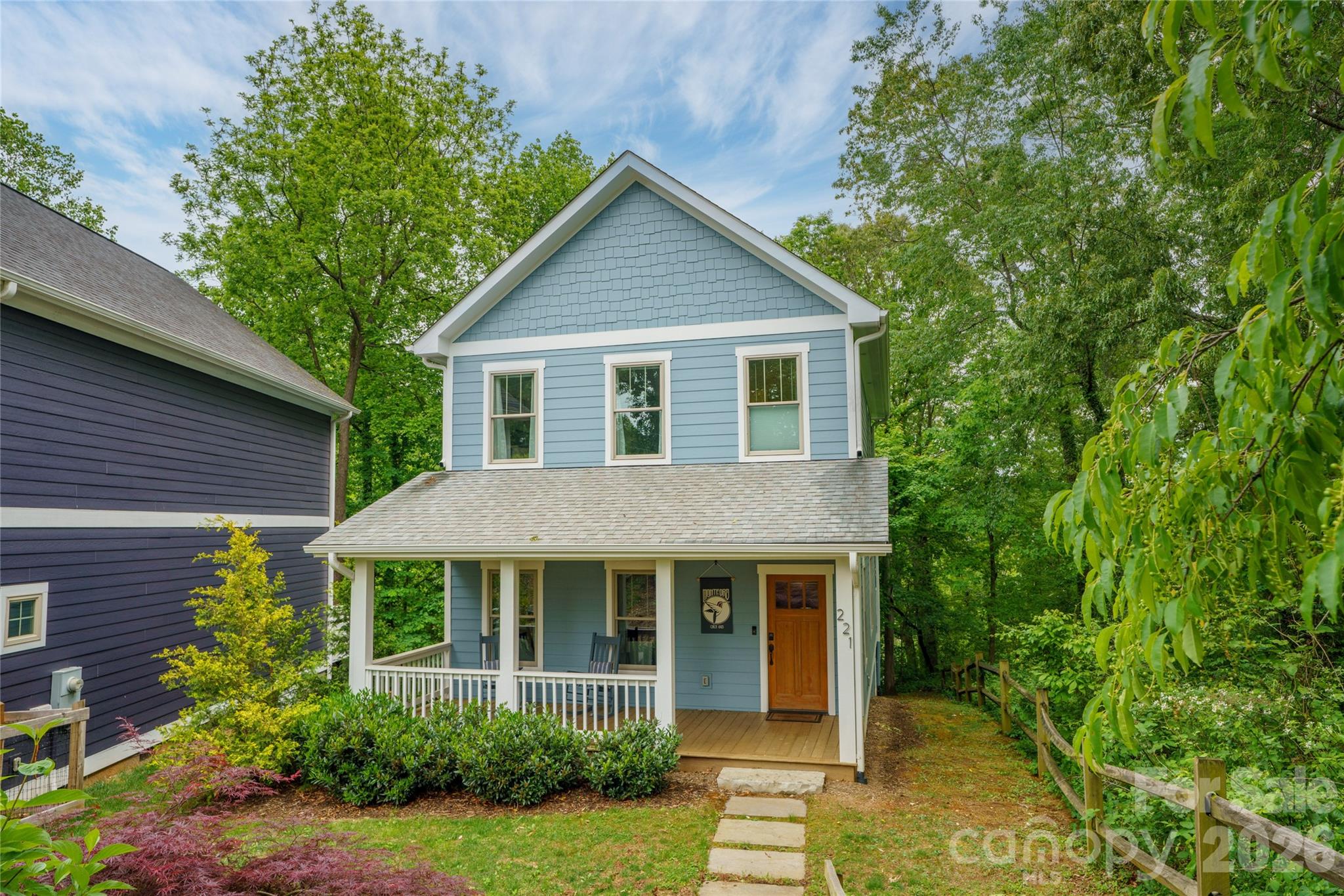 221 Courtland Place — Asheville