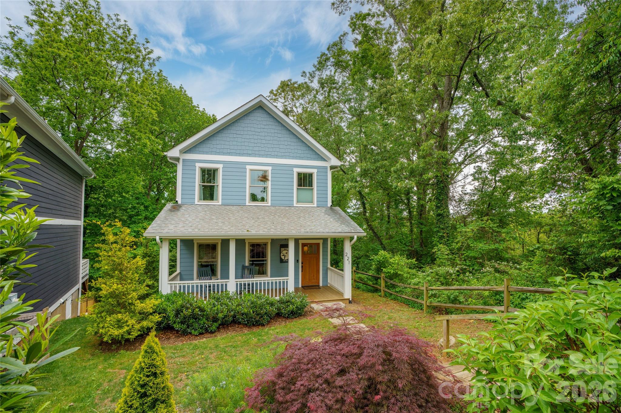 221 Courtland Place — Asheville