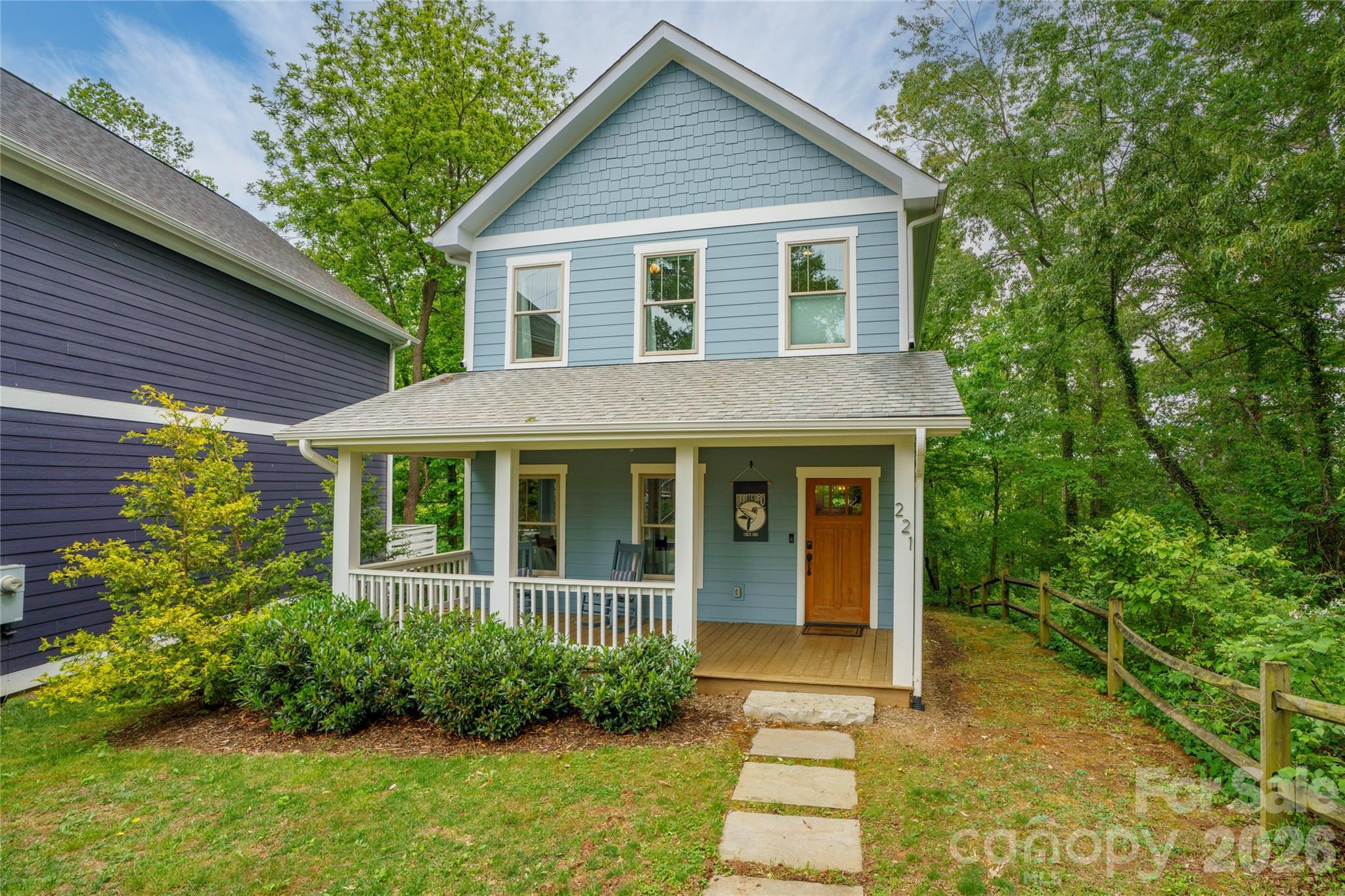 221 Courtland Place — Asheville