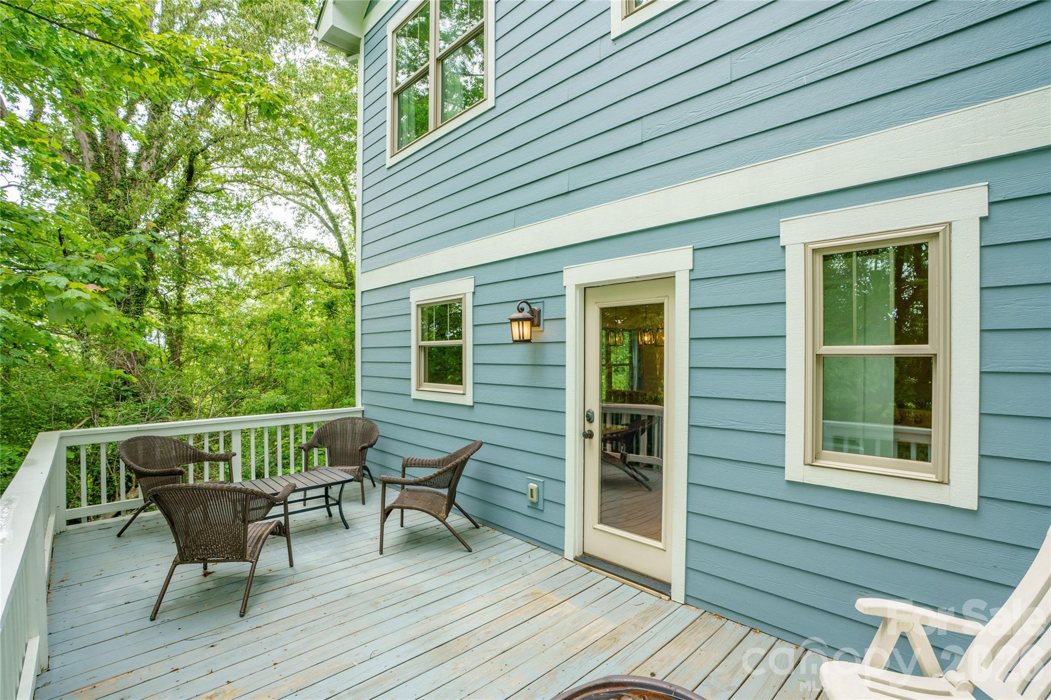 221 Courtland Place — Asheville
