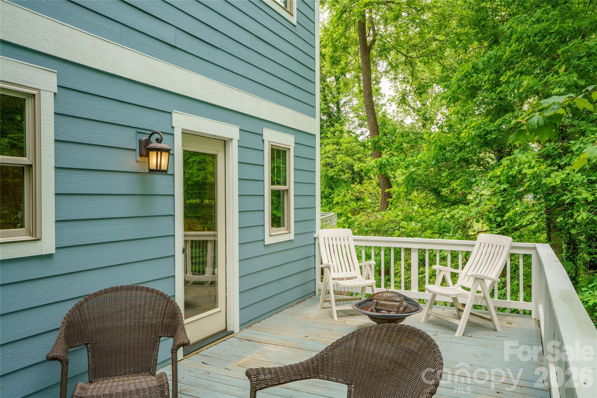 221 Courtland Place — Asheville