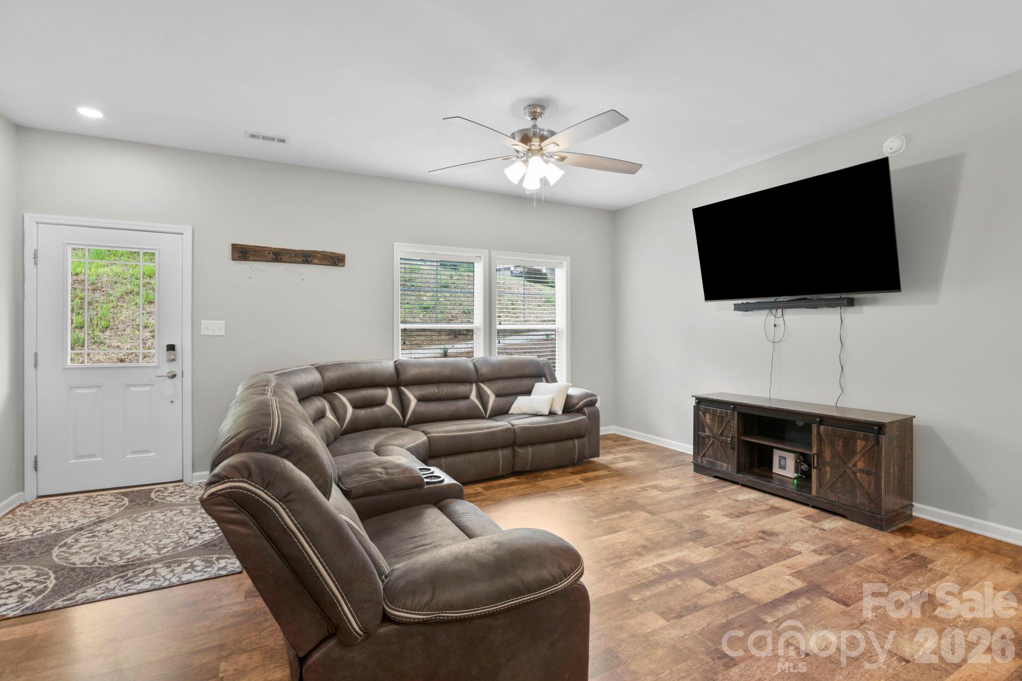 127 Cairens Ridge Drive — Mills River