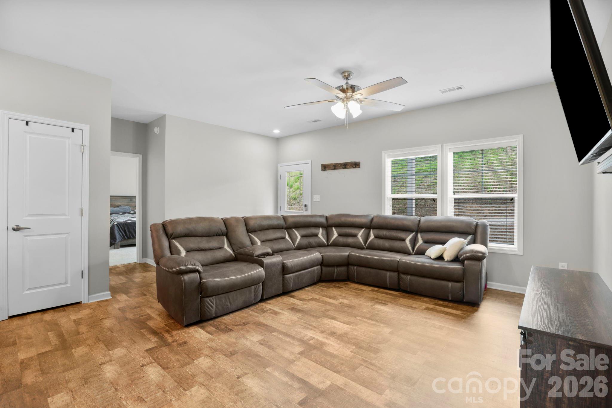 127 Cairens Ridge Drive — Mills River