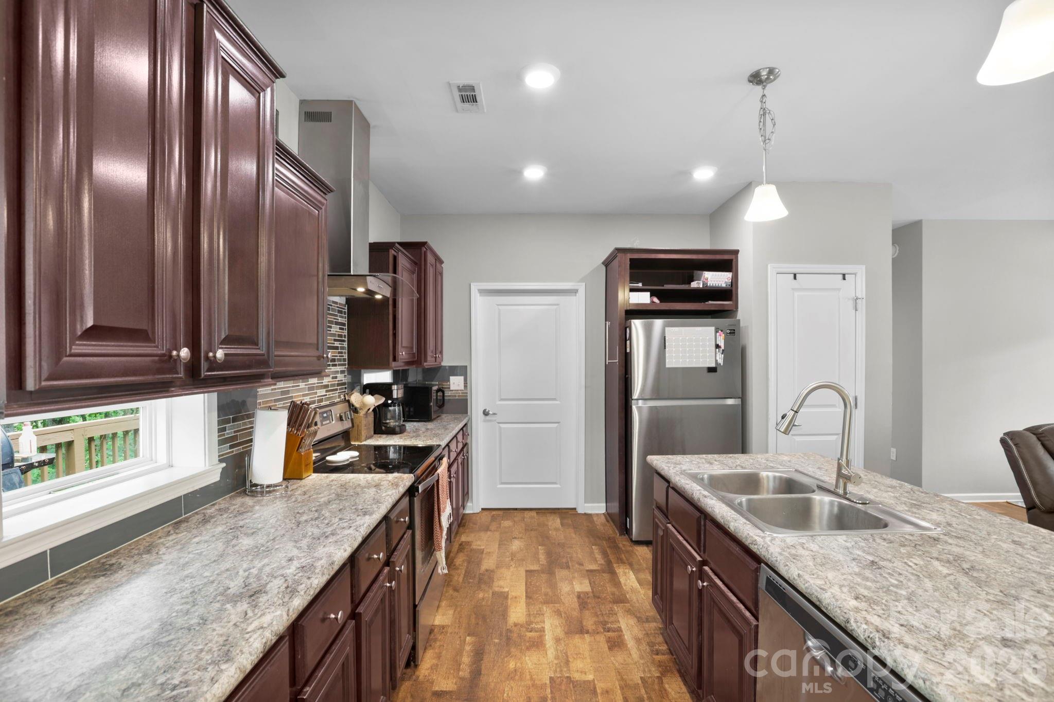 127 Cairens Ridge Drive — Mills River