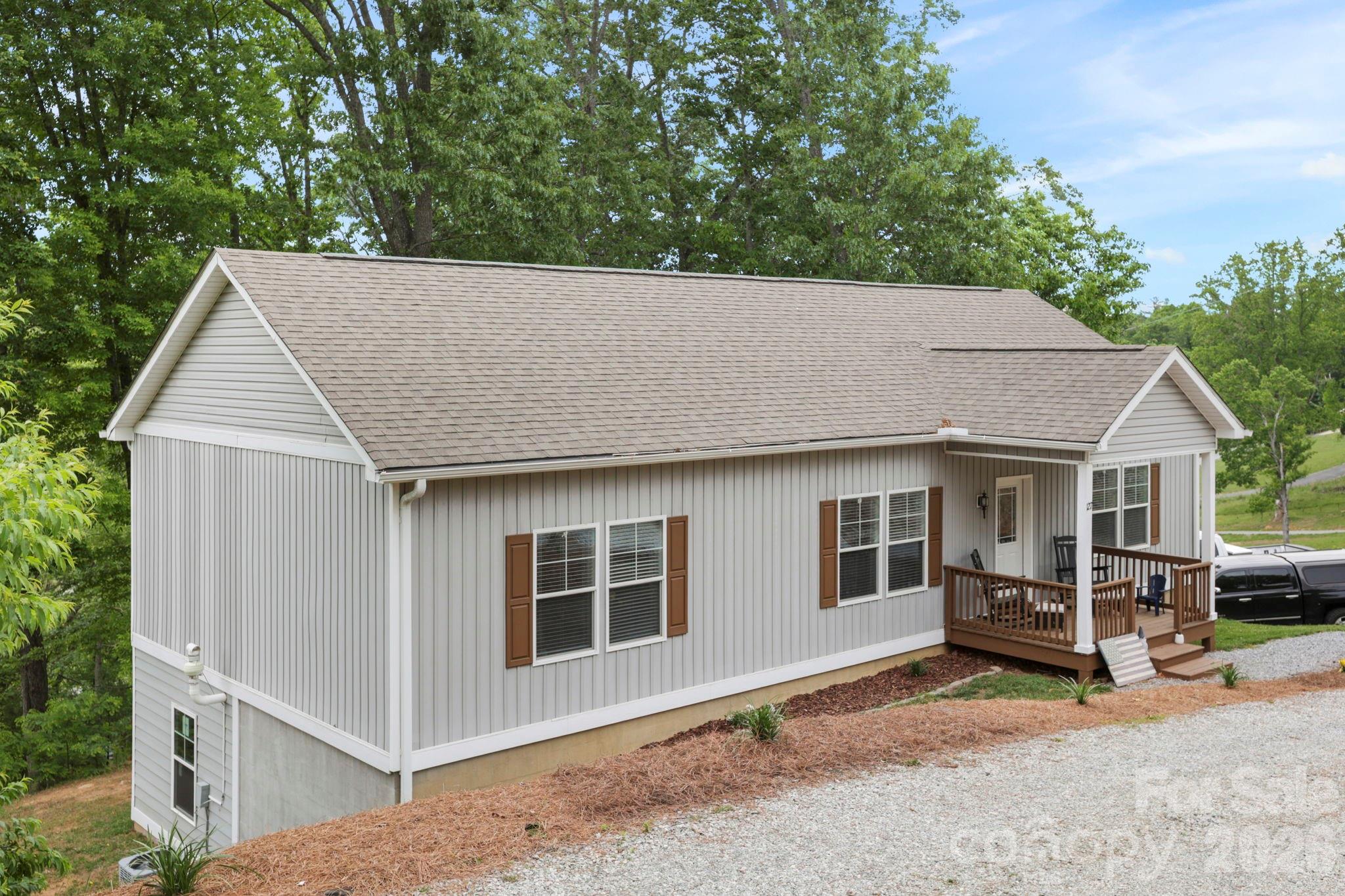 127 Cairens Ridge Drive — Mills River