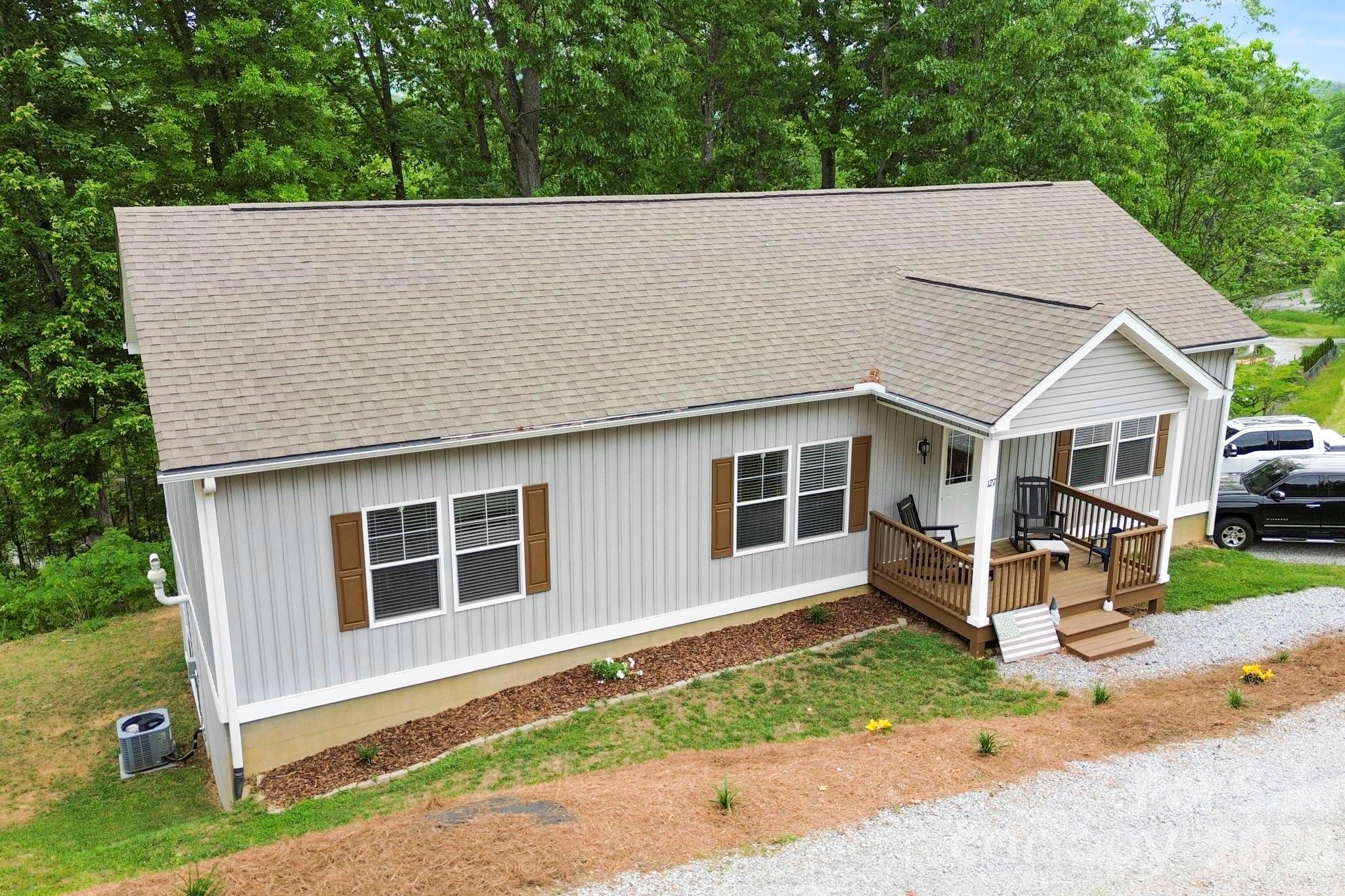 127 Cairens Ridge Drive — Mills River