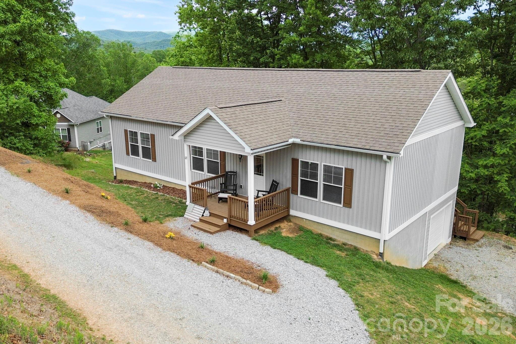 127 Cairens Ridge Drive — Mills River