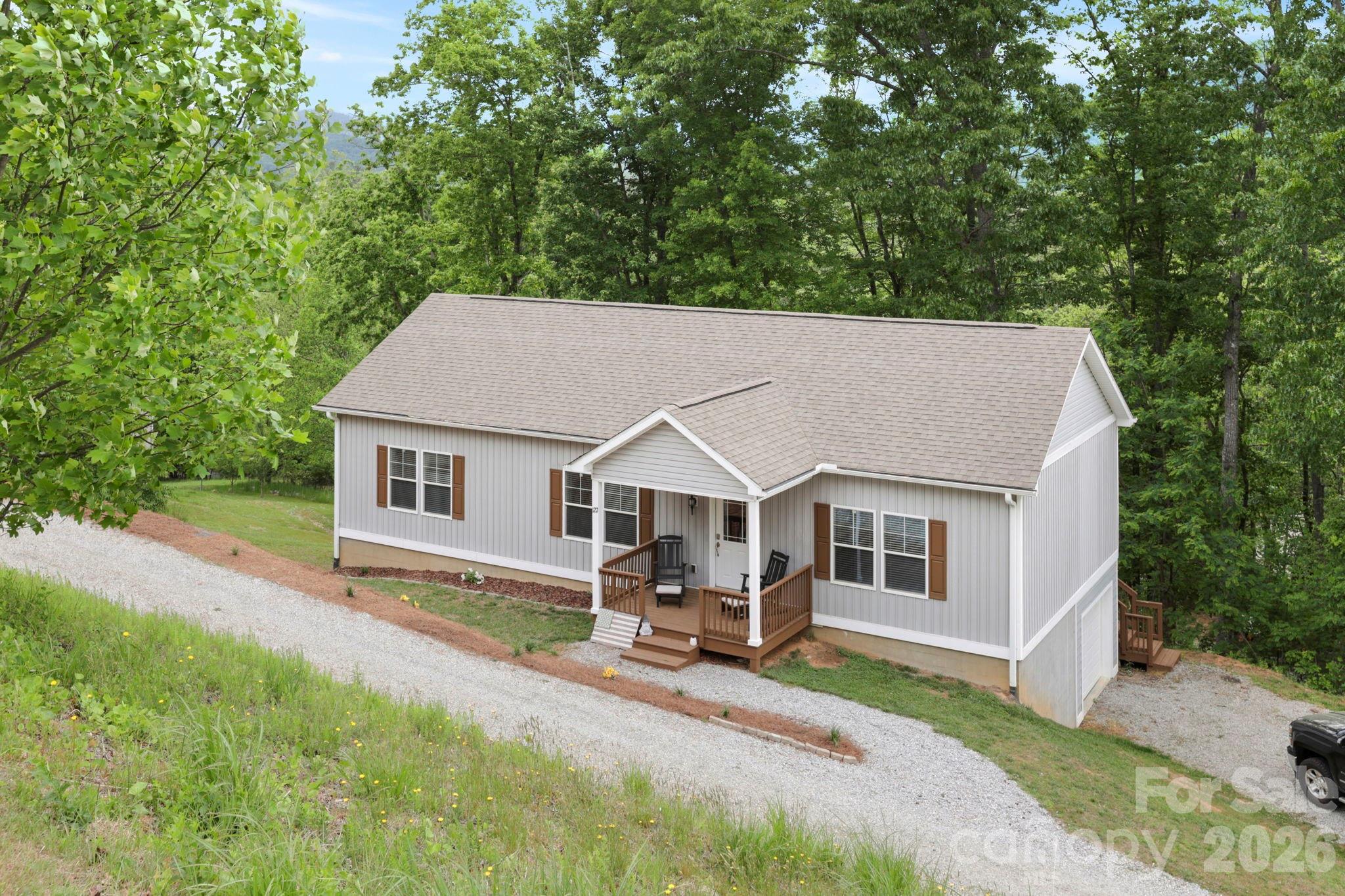 127 Cairens Ridge Drive — Mills River