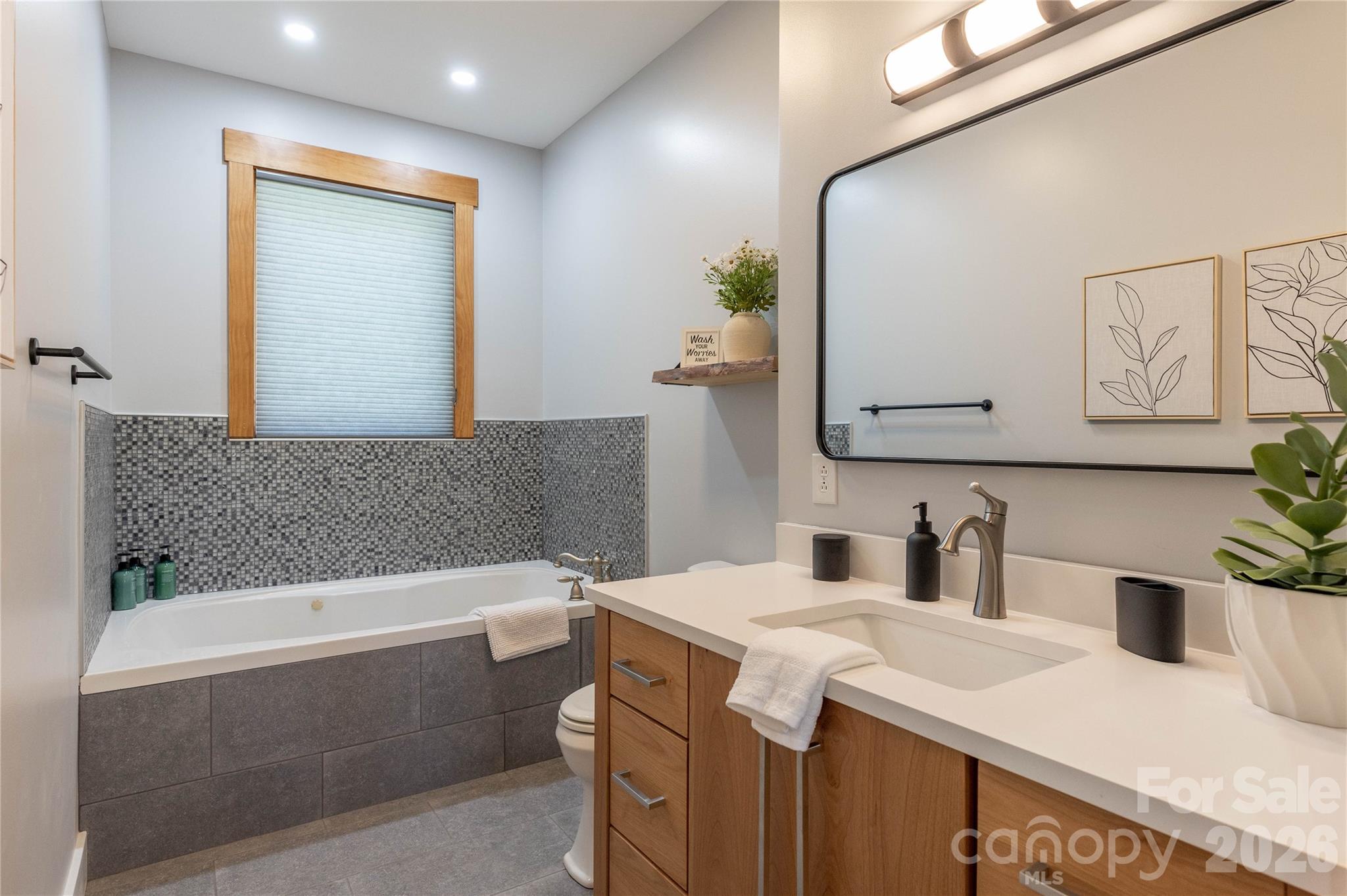 8745 Lake James Road — Nebo