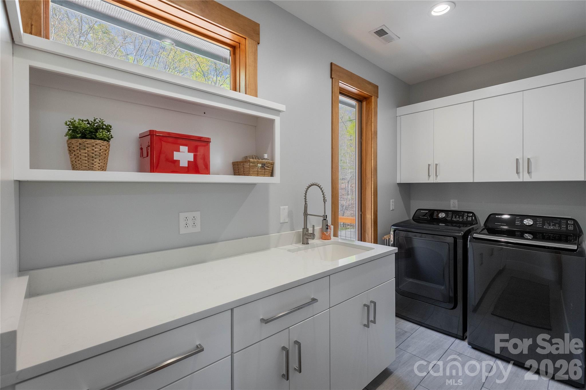 8745 Lake James Road — Nebo
