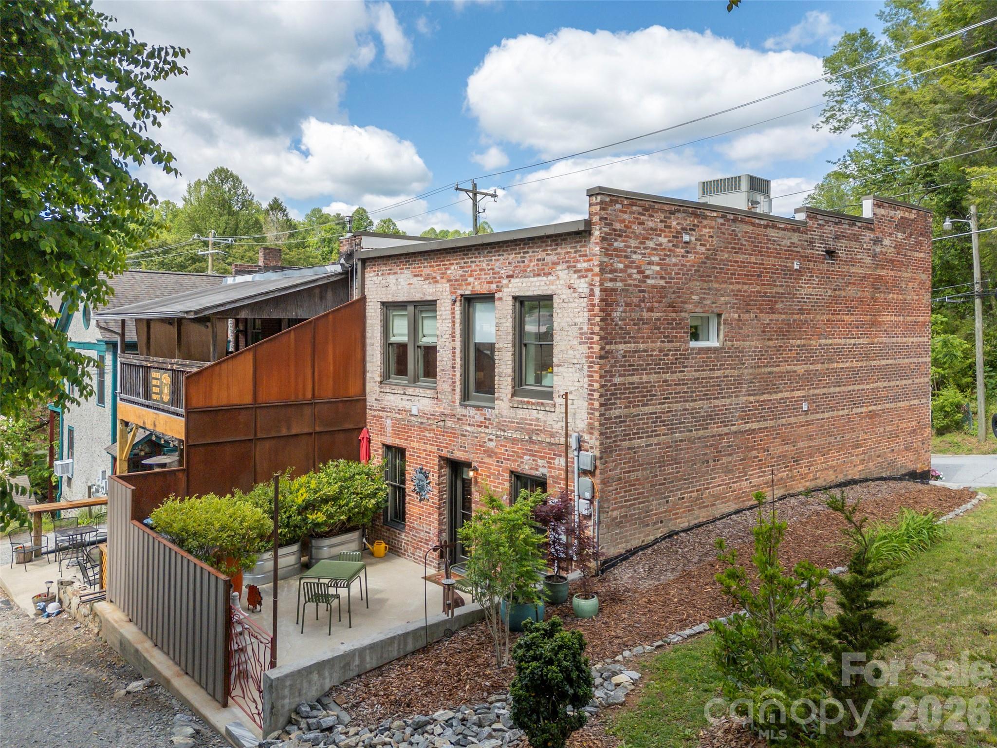 40 Church Street — Saluda