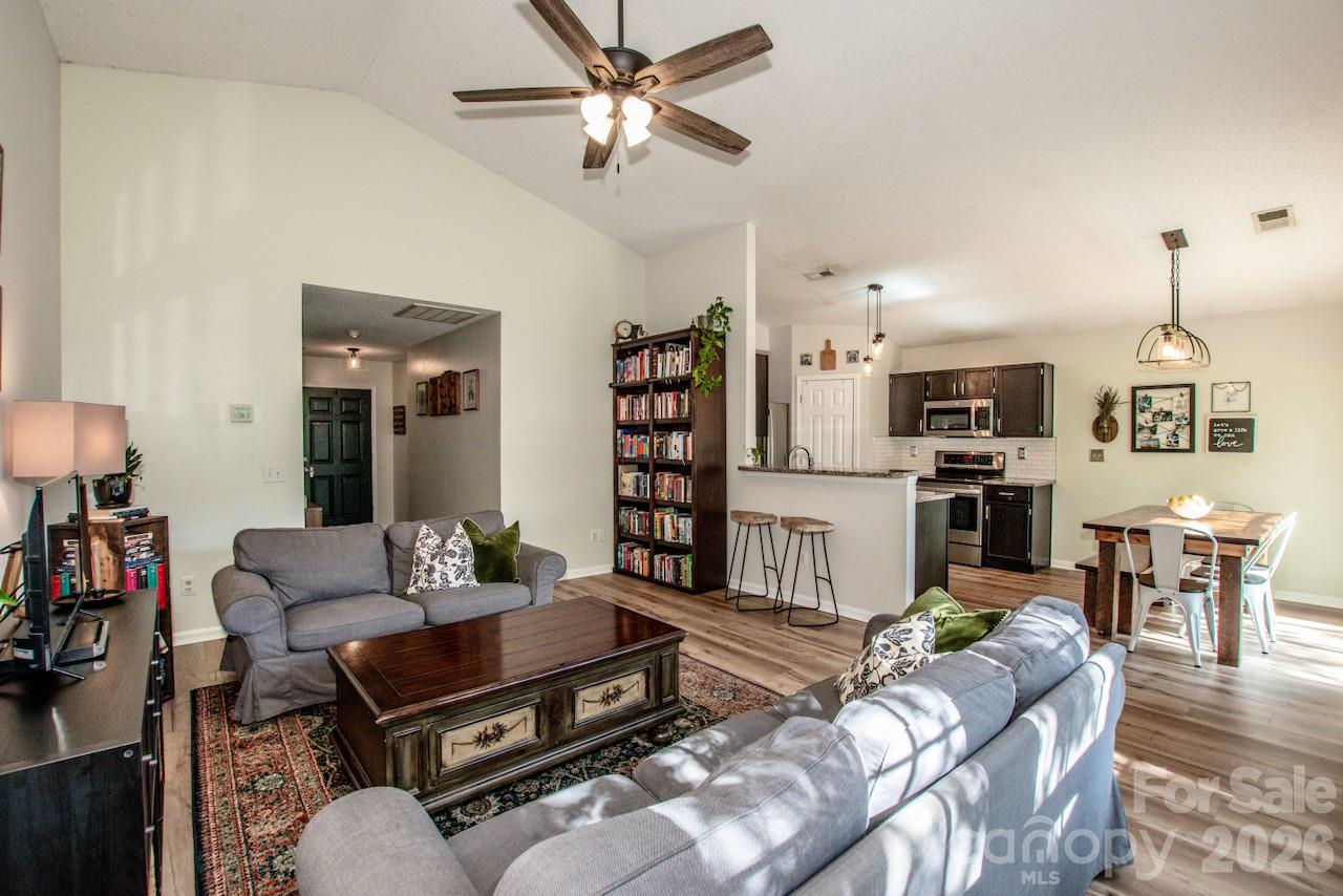 122 Creston Court — Mooresville