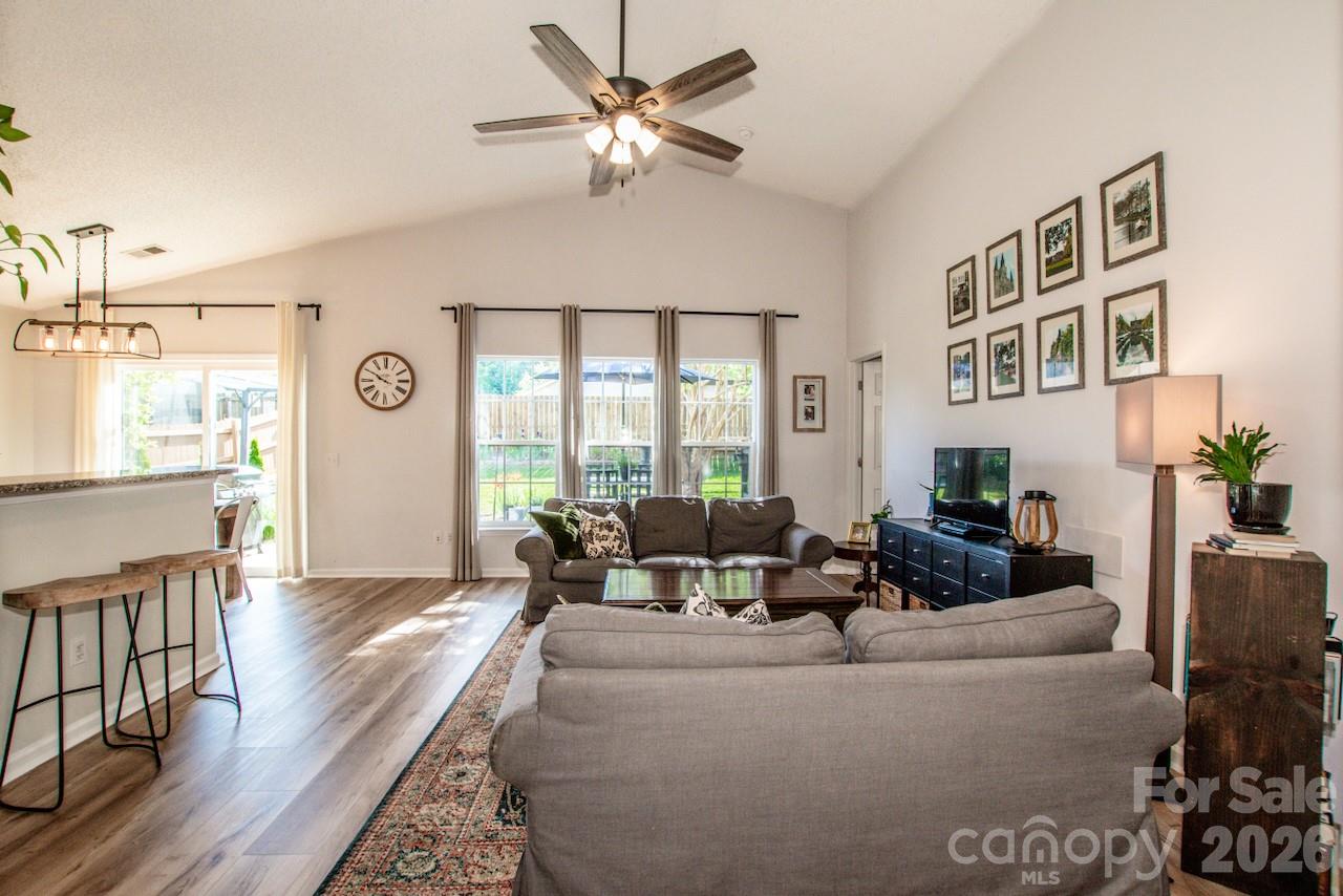 122 Creston Court — Mooresville