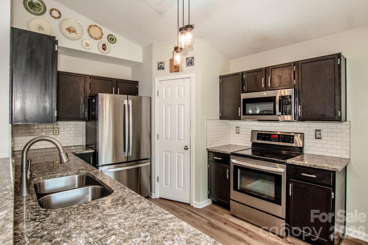 122 Creston Court — Mooresville