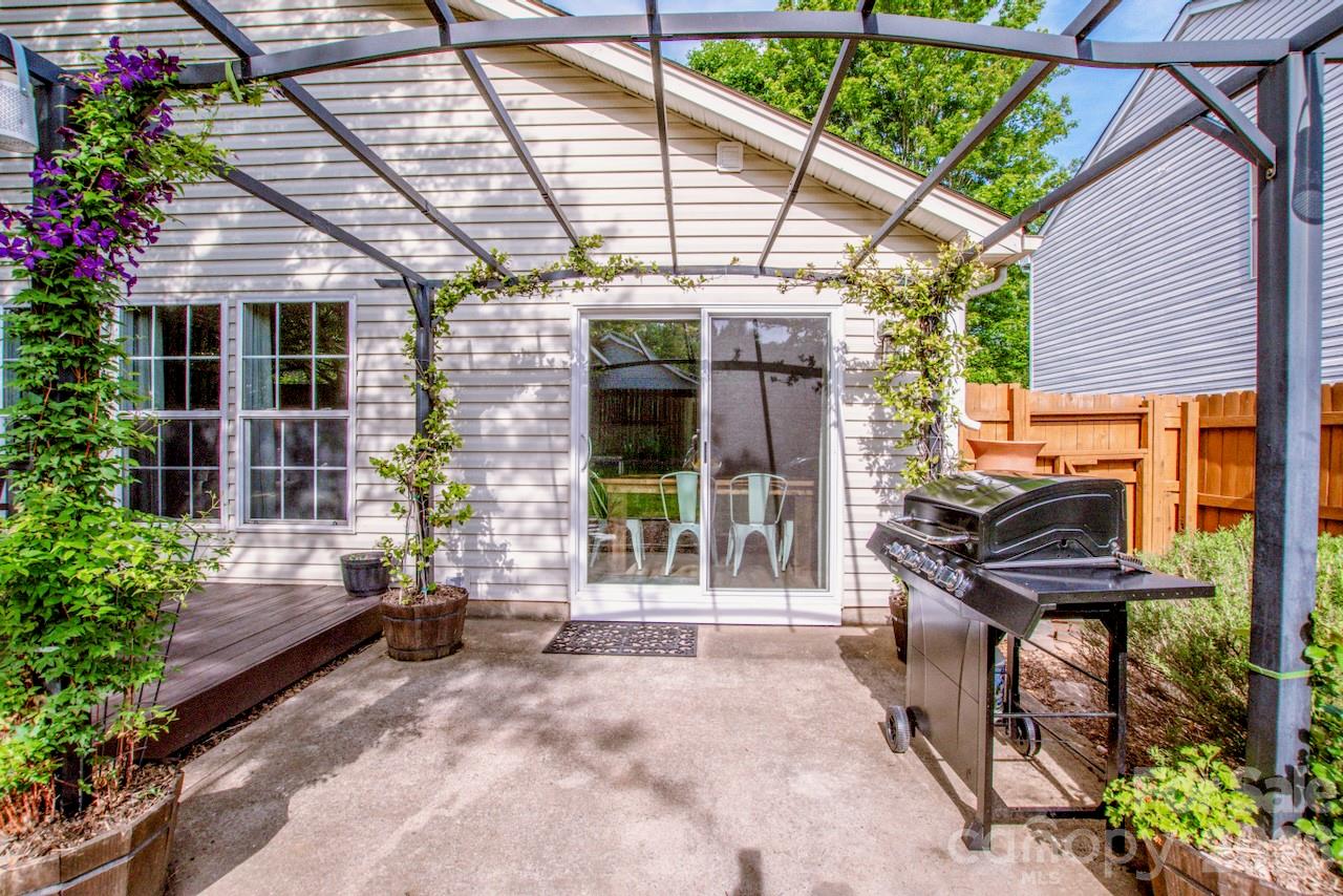 122 Creston Court — Mooresville
