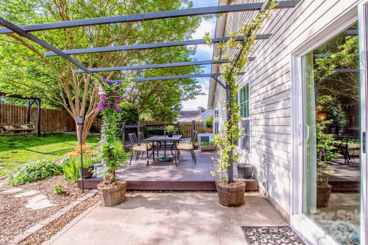 122 Creston Court — Mooresville