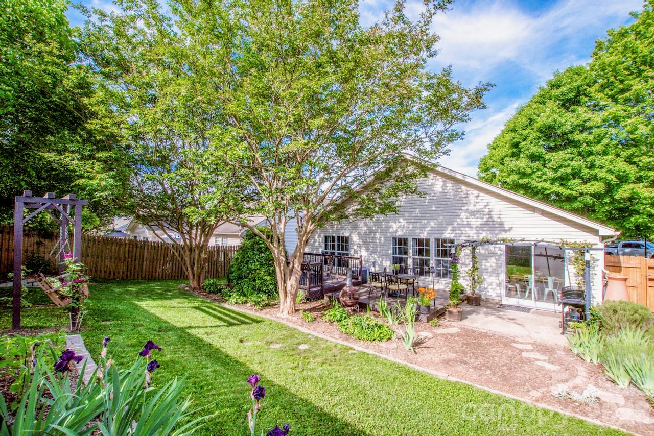 122 Creston Court — Mooresville