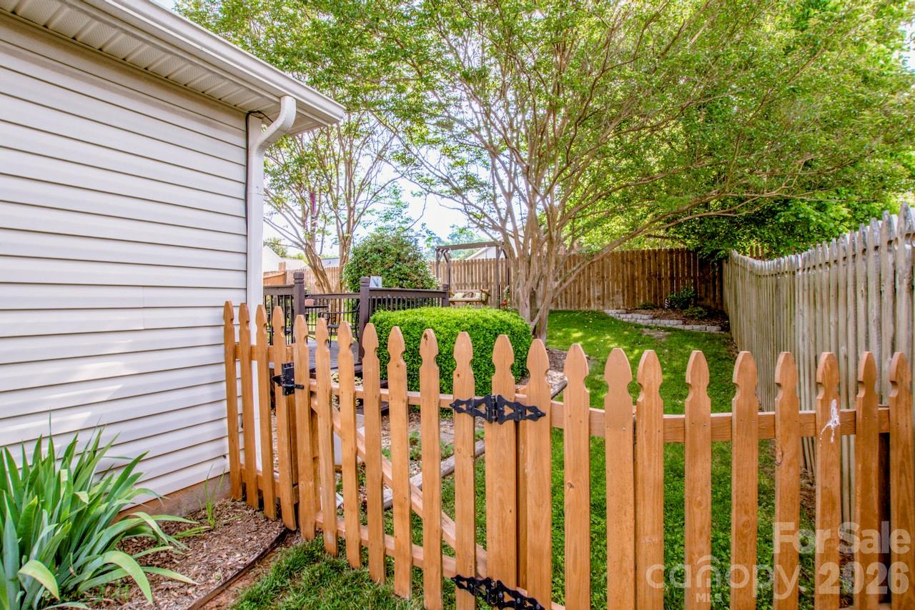 122 Creston Court — Mooresville