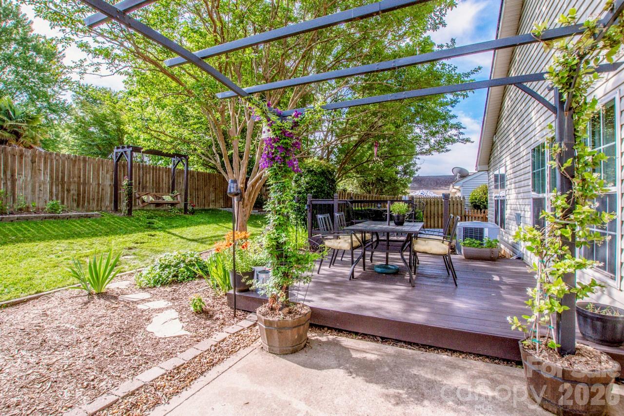 122 Creston Court — Mooresville