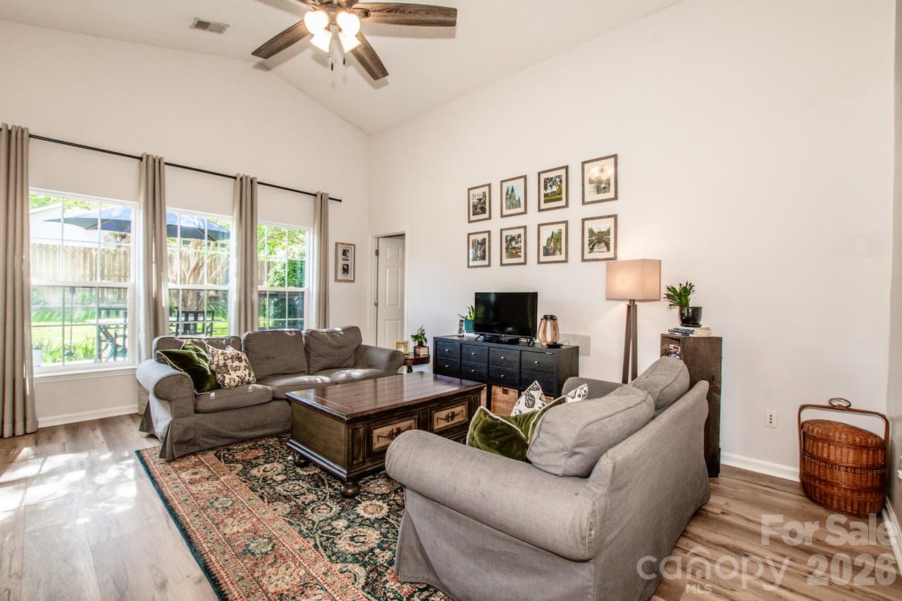 122 Creston Court — Mooresville