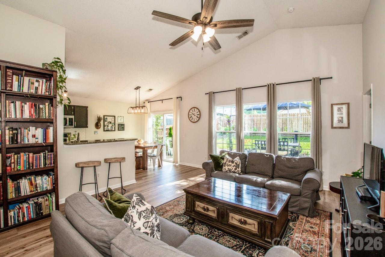 122 Creston Court — Mooresville