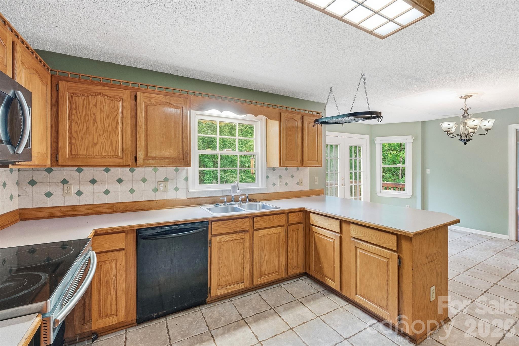1227 Shirebourn None — Hickory