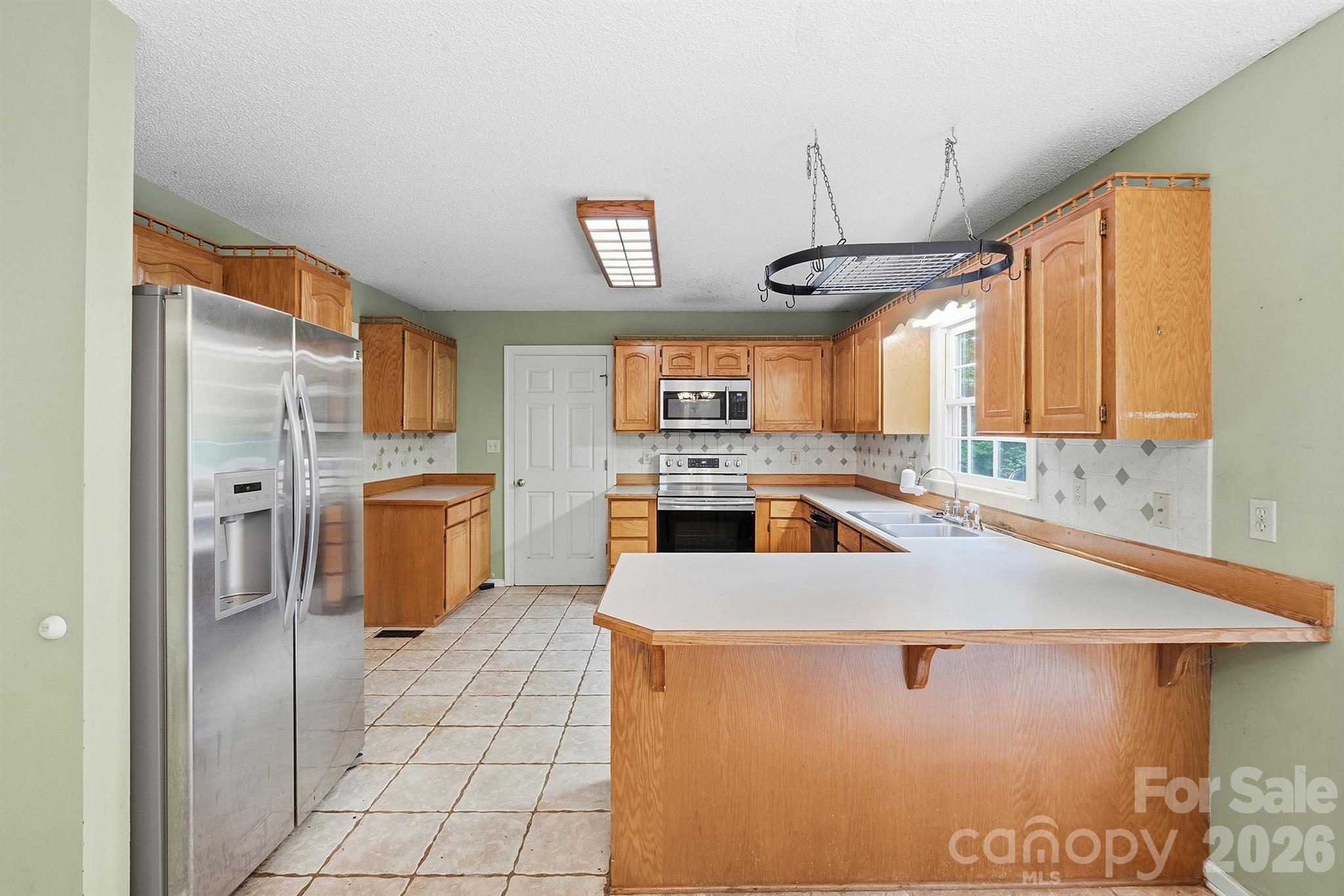 1227 Shirebourn None — Hickory