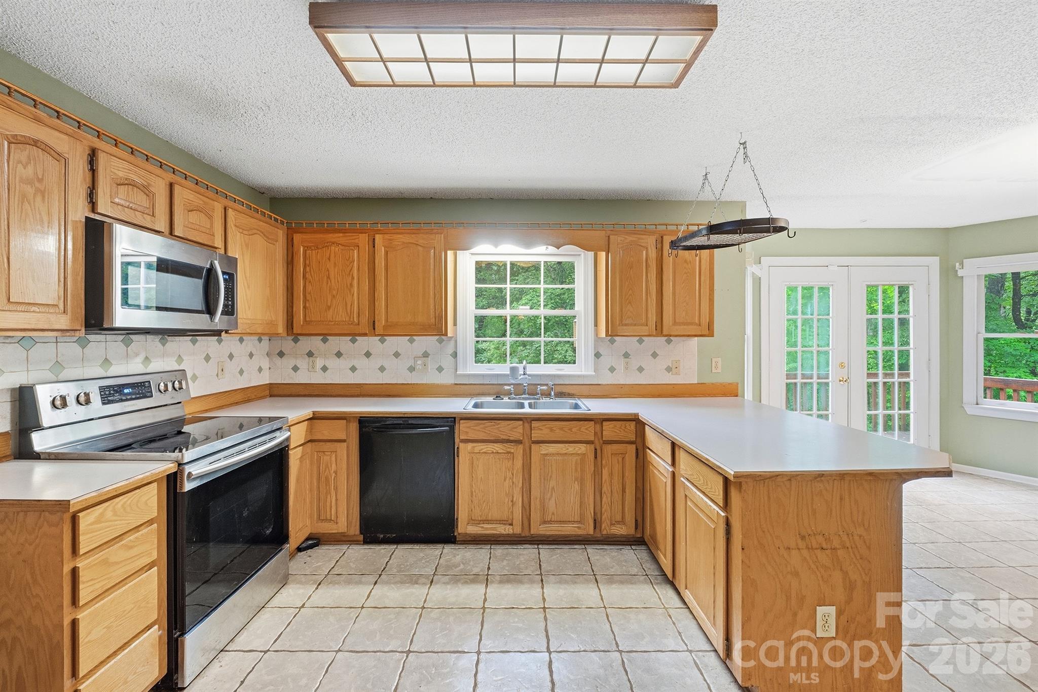 1227 Shirebourn None — Hickory