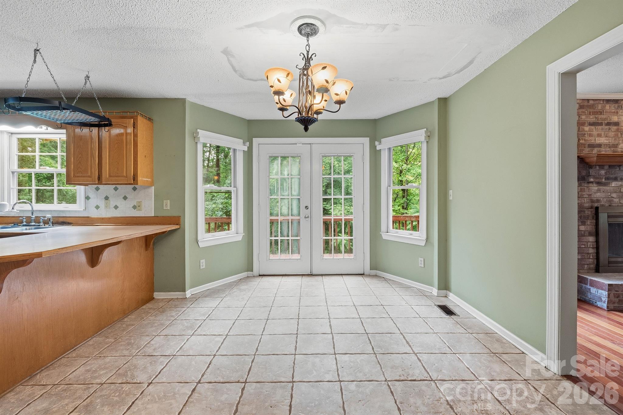 1227 Shirebourn None — Hickory